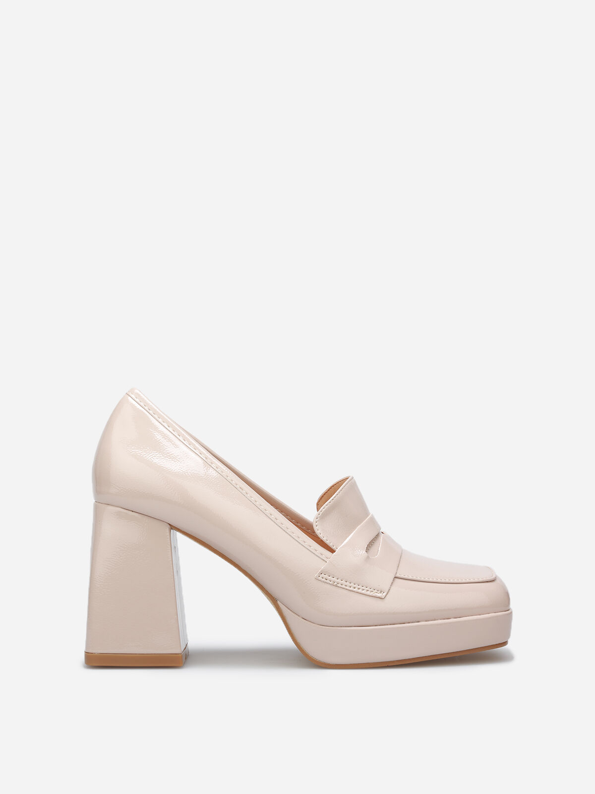 Mocassins vernis à talon- Beige
