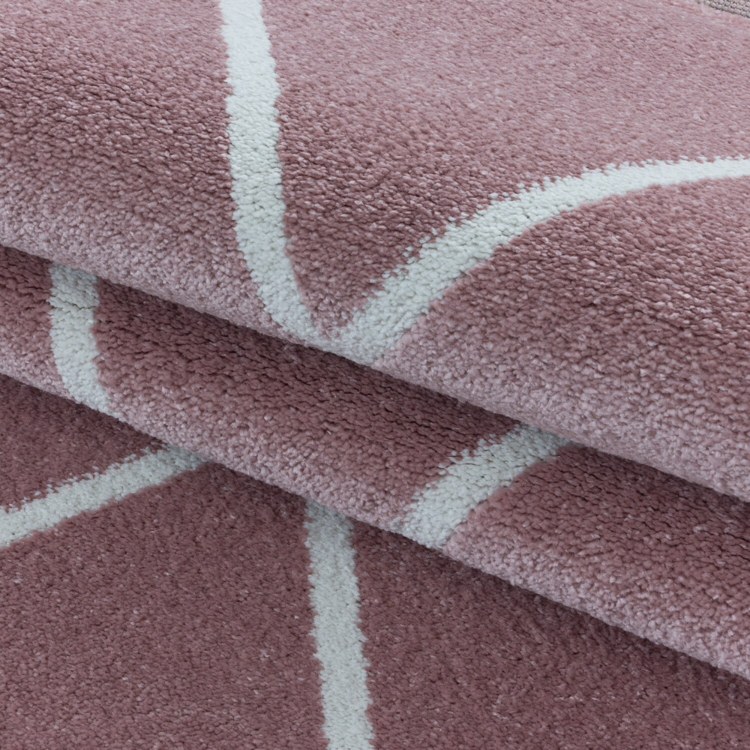 Stilvoller Designer Teppich: Moderner Kurzflor, Rautenmuster für das Wohnzimmer