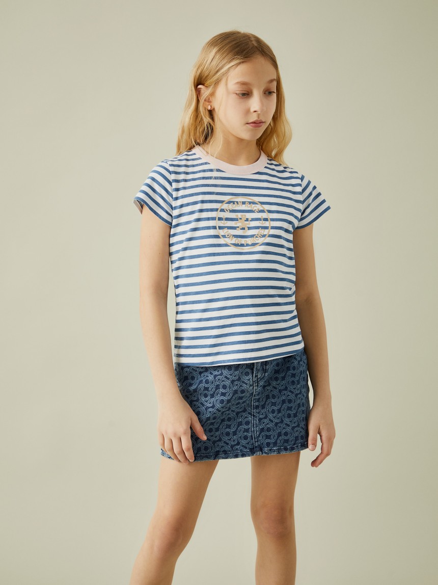 T-shirt às riscas com logotipo