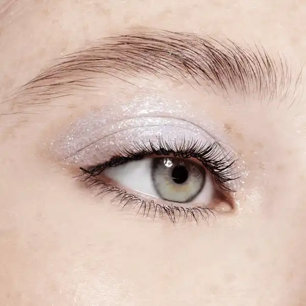 Space Glam Liquid Chrome Eyeshadow 010 Milky Way