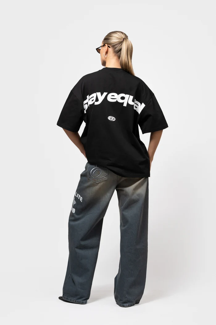 Equalité Stay Equal Boxy T-Shirt Dames Zwart