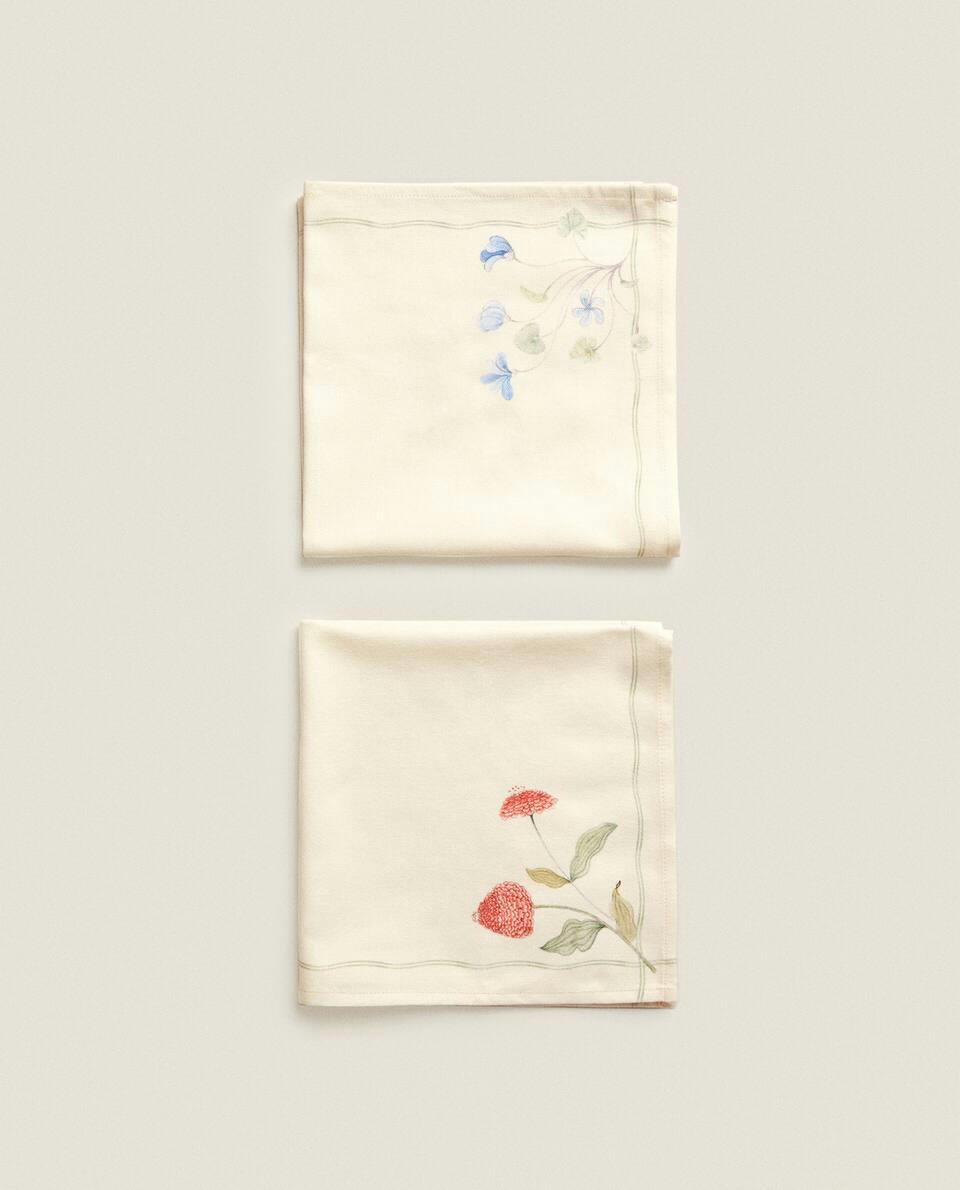 GUARDANAPOS COM ESTAMPA FLORAL