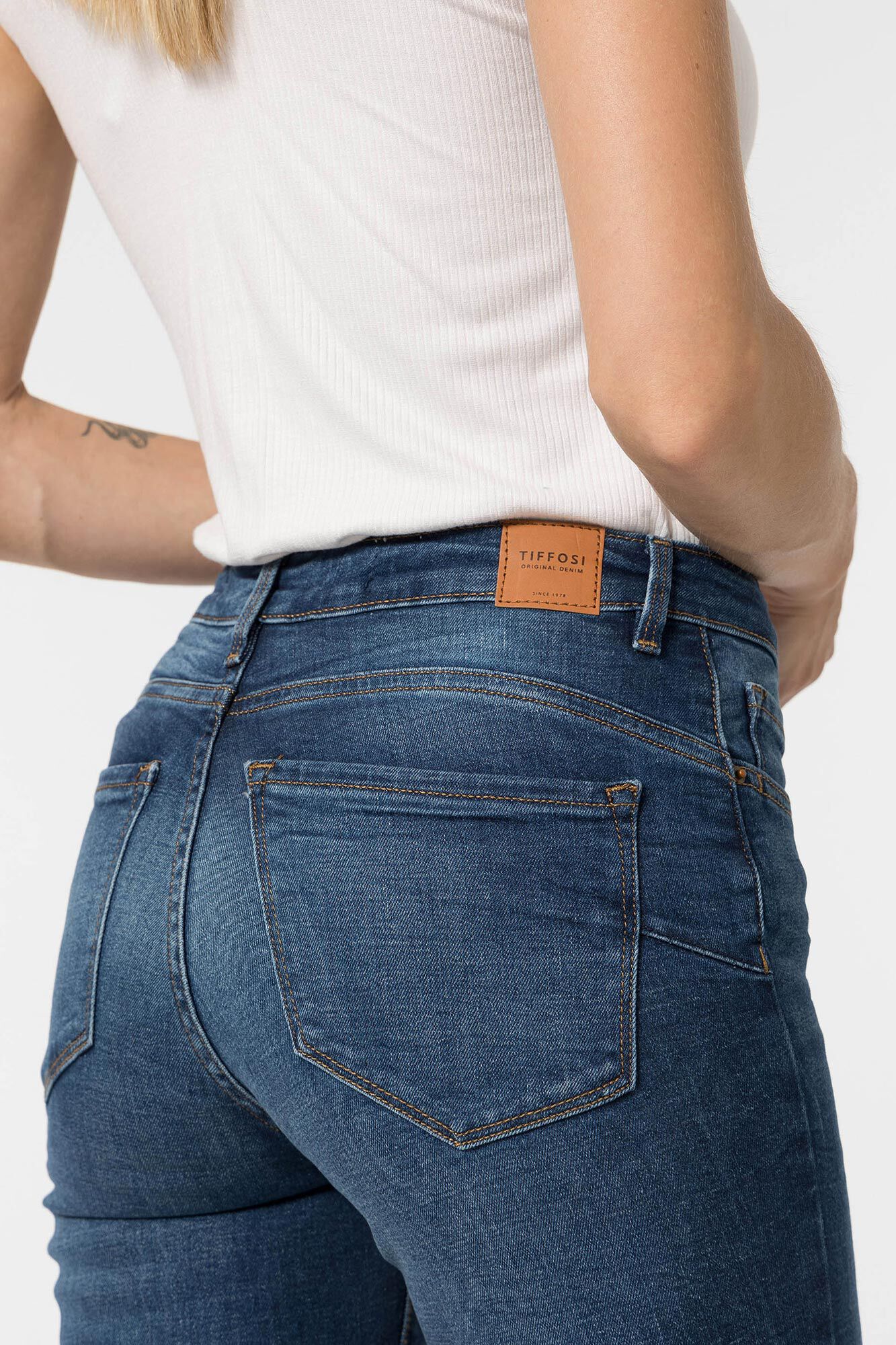 Calça jeans skinny de cintura média com efeito push-up leve