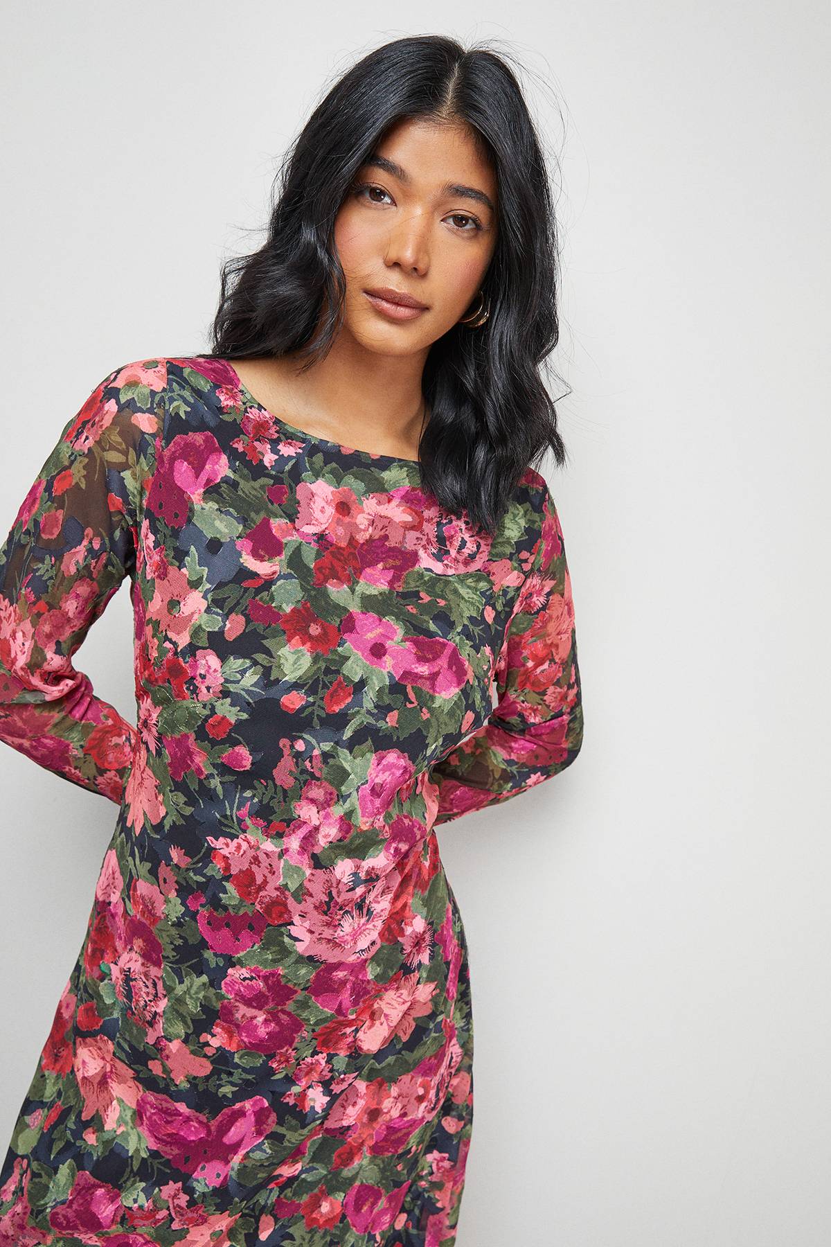 Warehouse Robe Midi Biais en Mousseline Fleurie Dévorée à Encolure Bardot