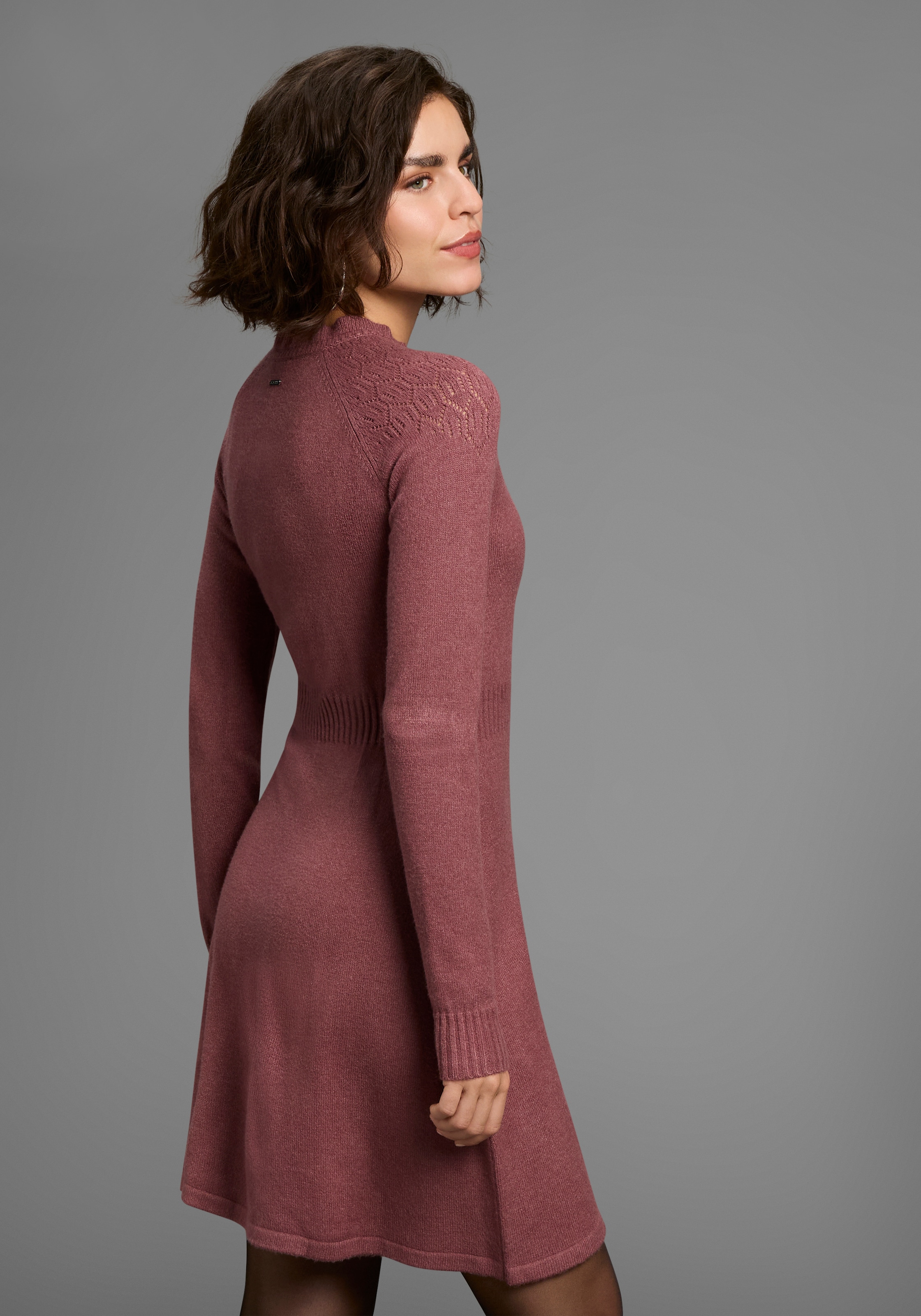 Laura Scott Strickkleid Ohne Taschen mit edlem Ajourmuster und süssem Stehkragen - NEUE KOLLEKTION