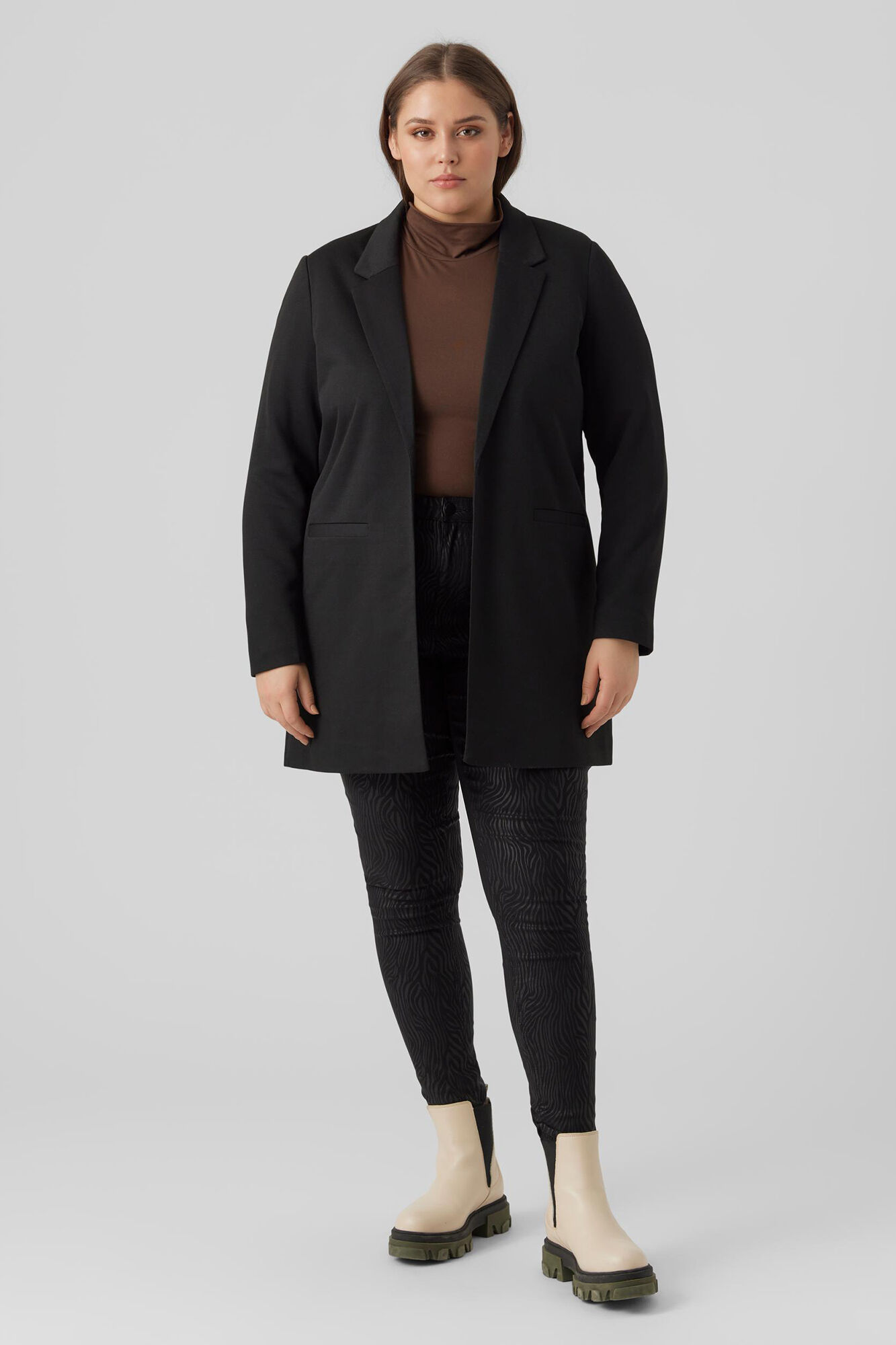 Blazer Plus Size com Lapelas - Preto