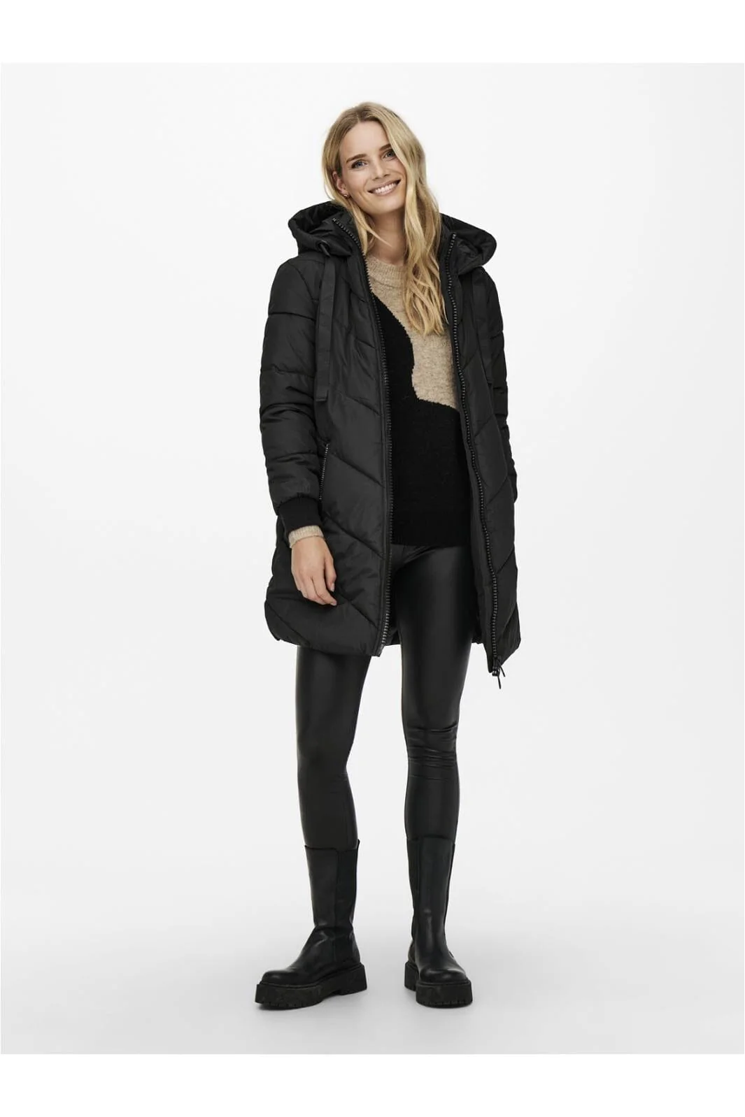JDY JDYskylar Padded Hood Jacket 3802348 black black
