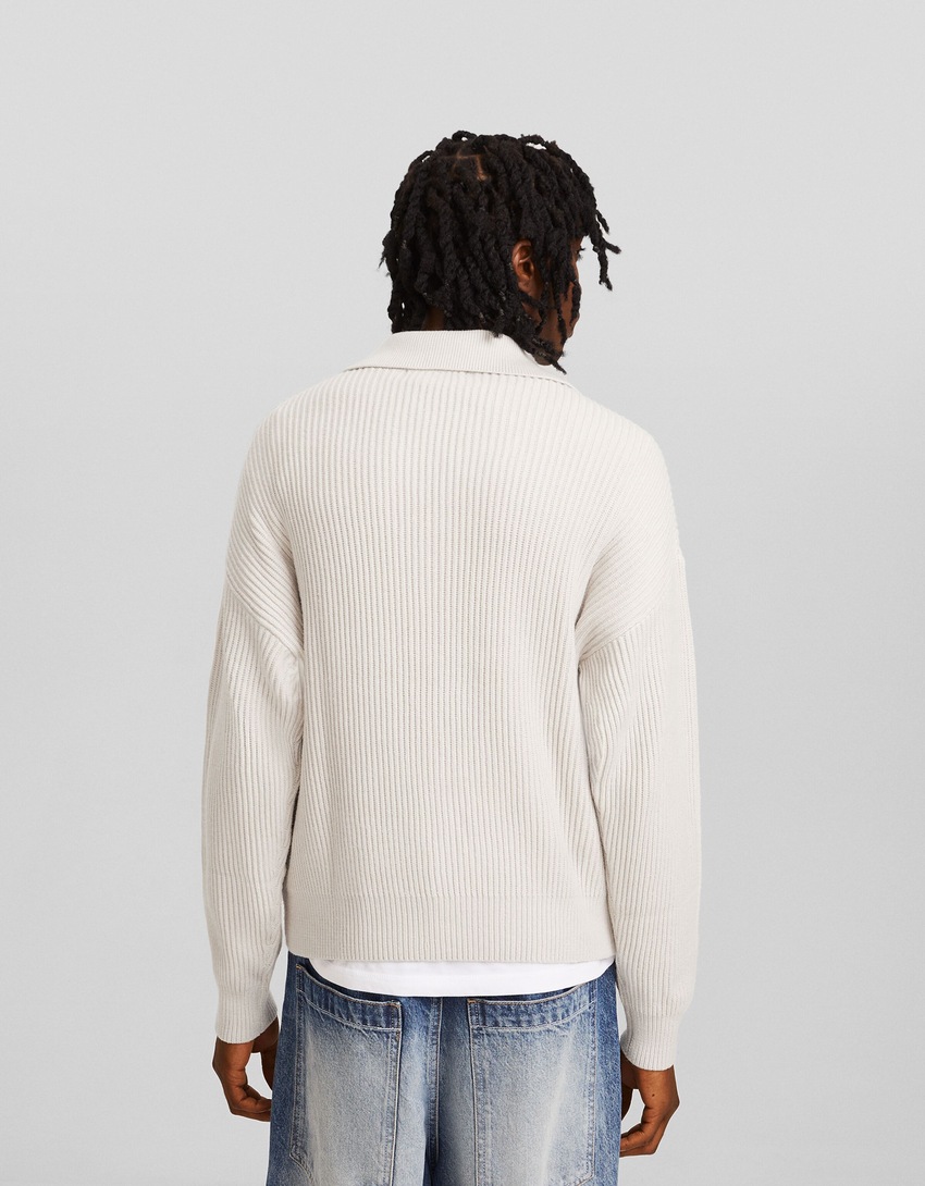 Suéter com gola polo canelada