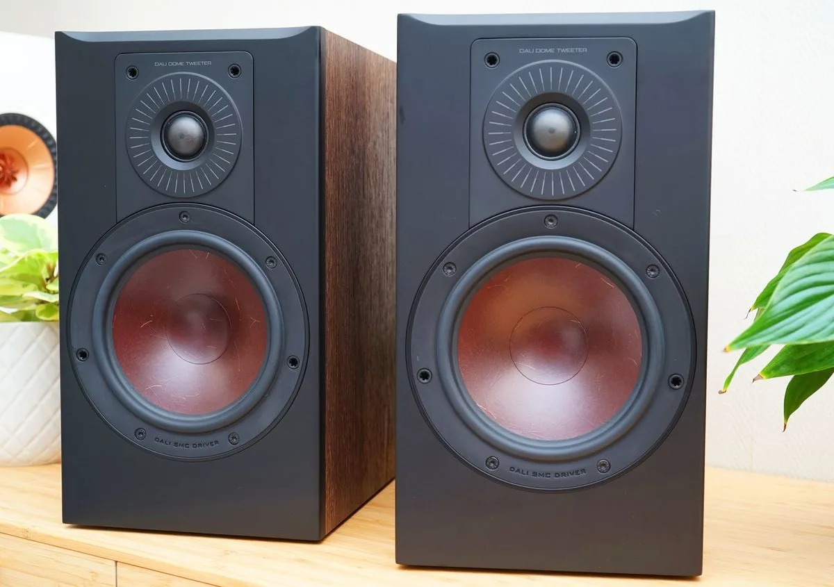 Dali Opticon 2 MKII Chêne foncé (la paire) Enceintes bibliothèque