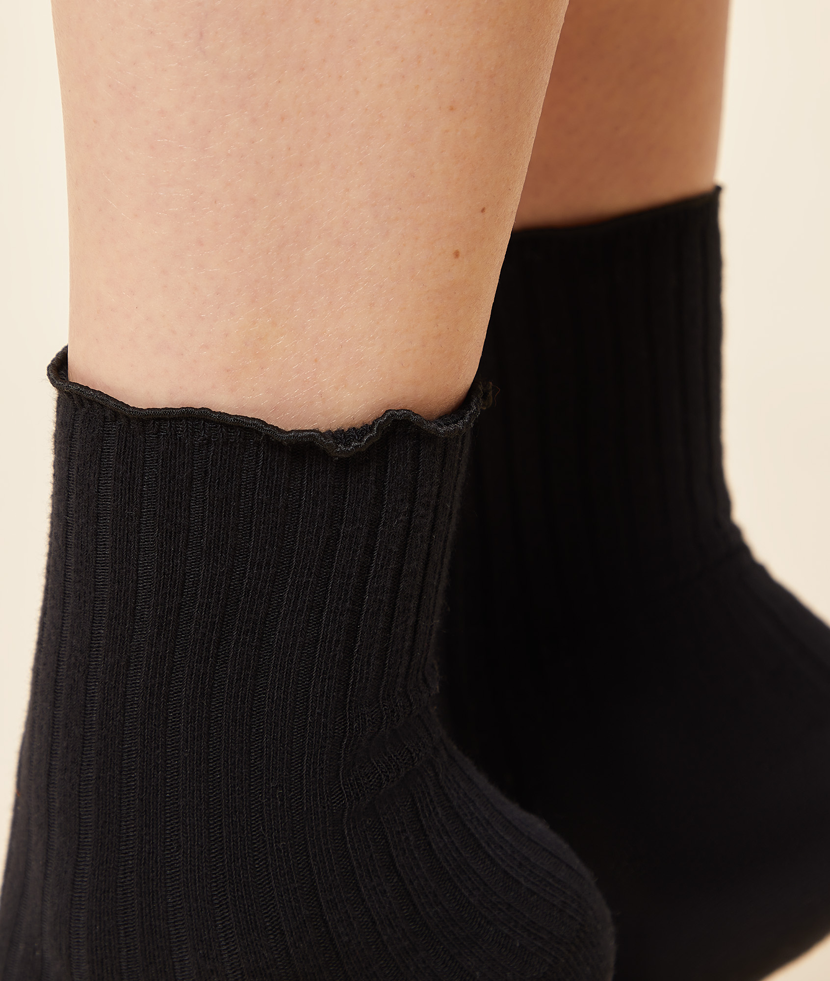 Chaussettes mode unies à volants