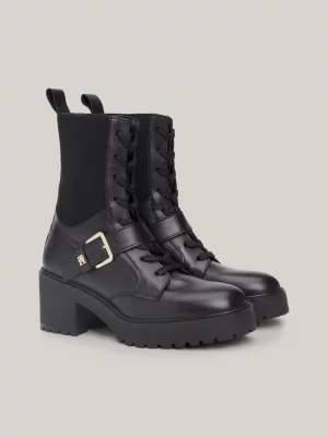 Botas de couro com detalhes em cinto