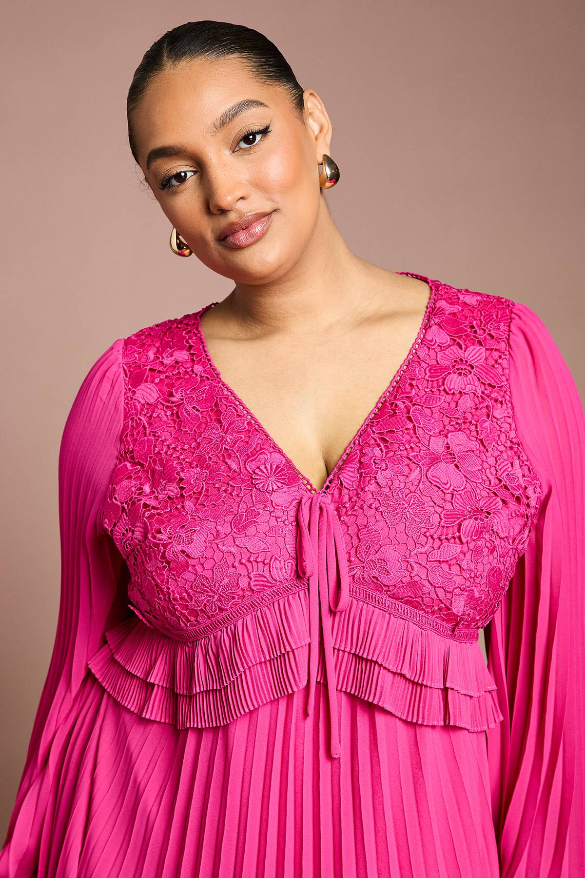 Coast Robe Longues Manches à Plis avec Insert en Dentelle Plus