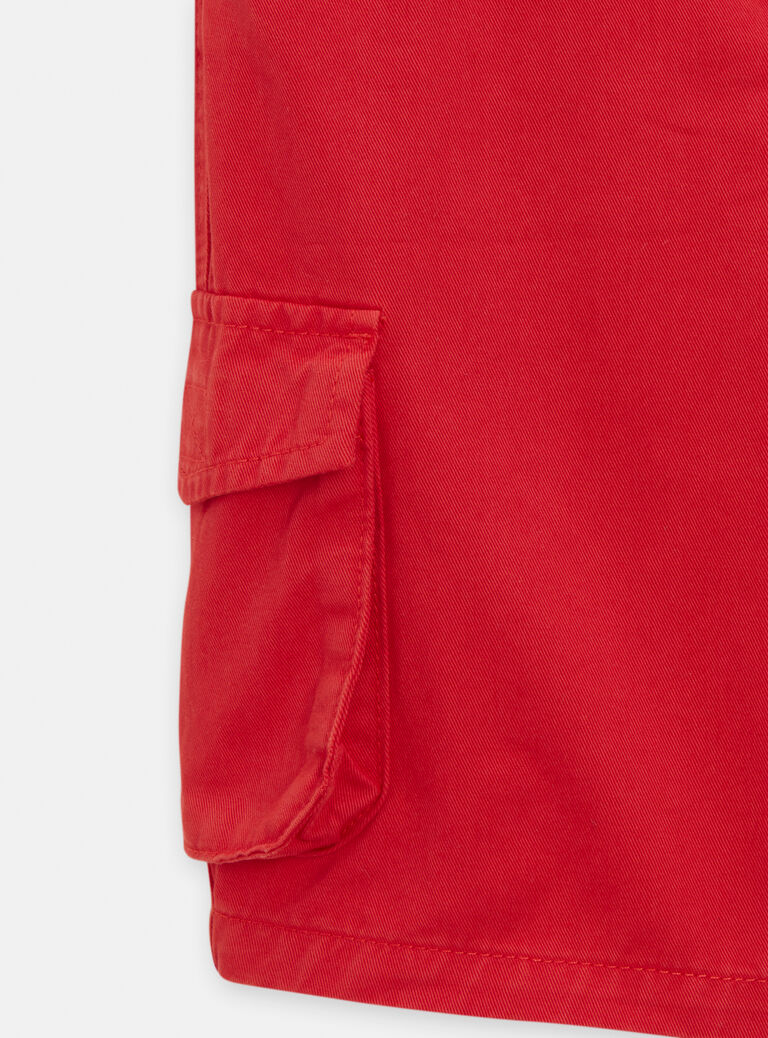 Bermuda rouge avec porte-clé requin pour garçon