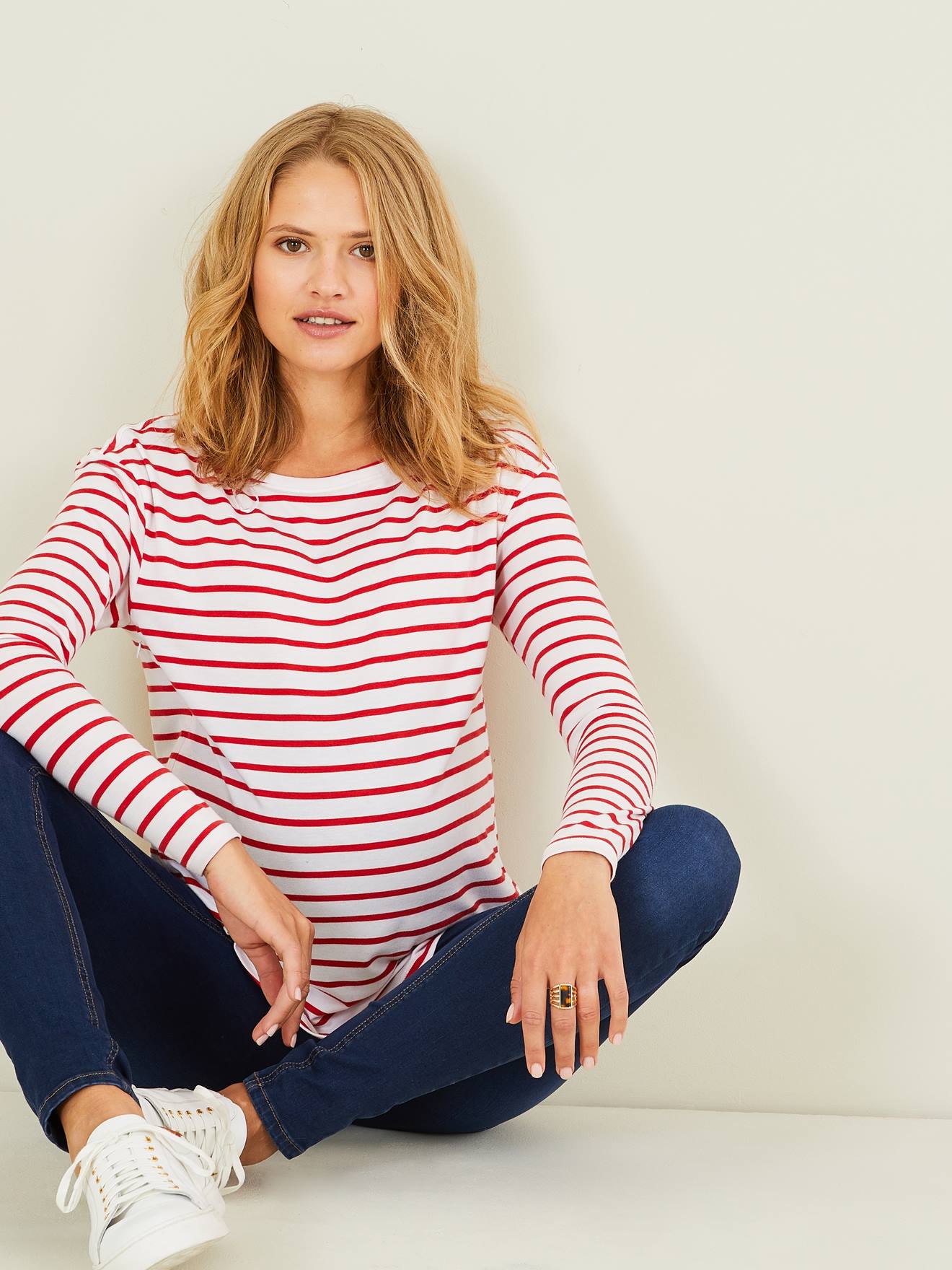 Camiseta de maternidade e amamentação listrada vermelha tamanho médio