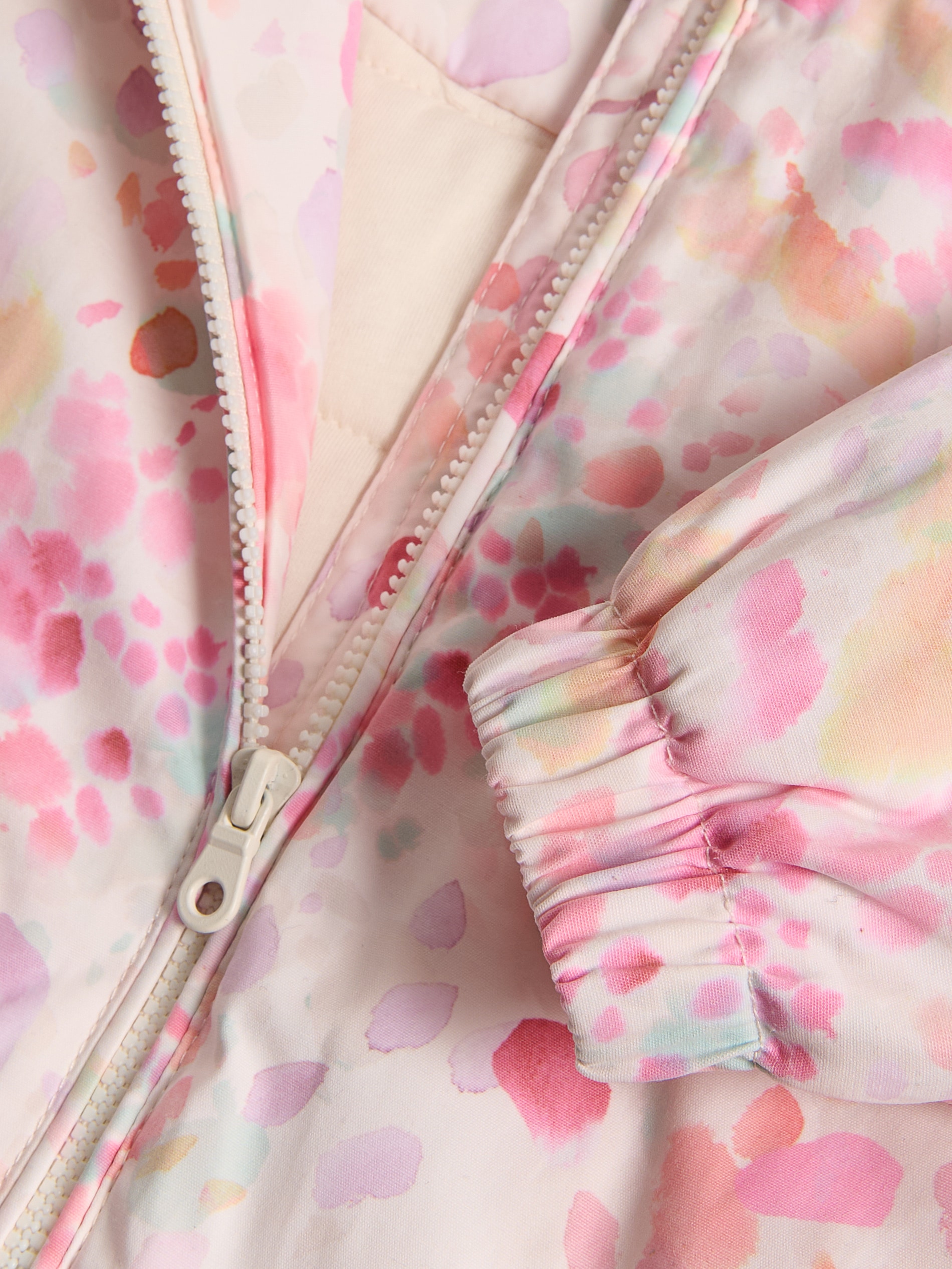 Bunte Jacke mit Kapuze