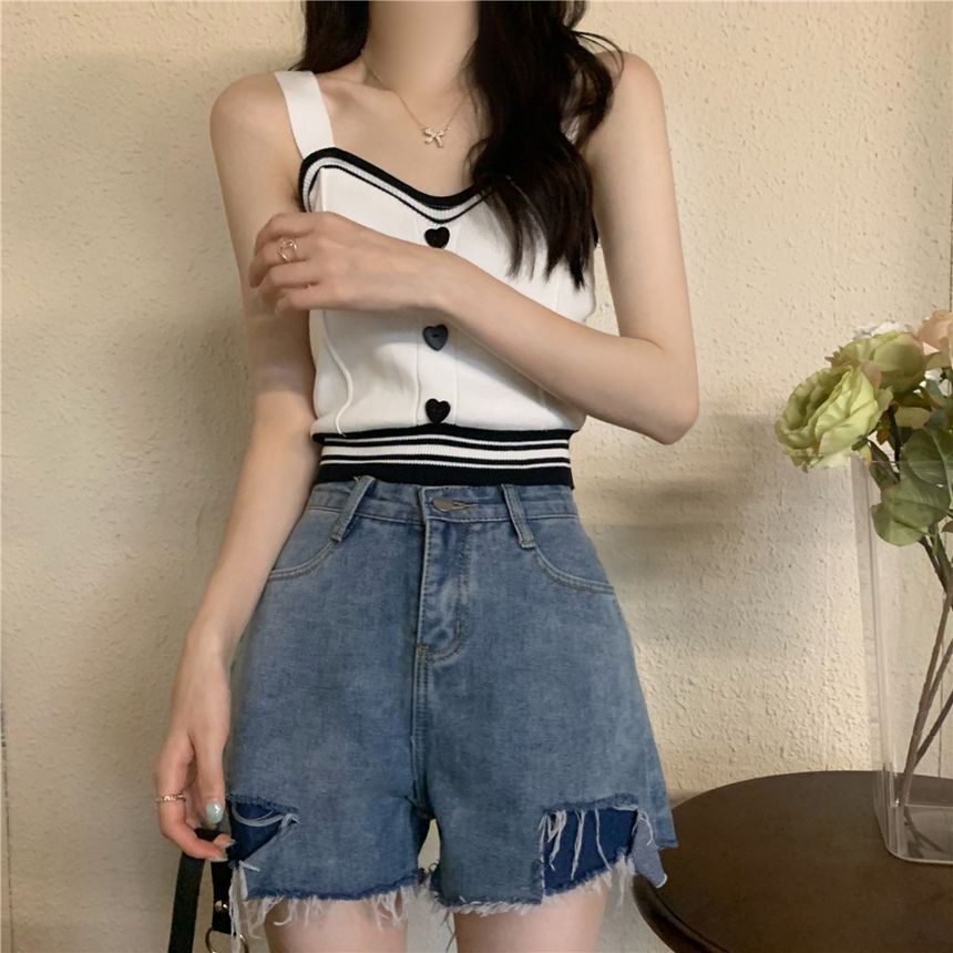 Allinya - Tweekleurige crop top met hartvormige knoopjes