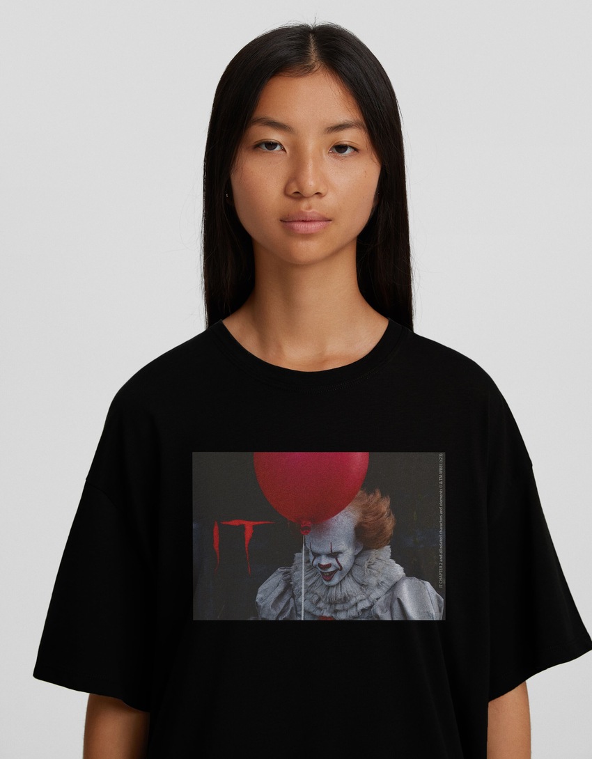 Camiseta oversized de manga curta com estampa de TI