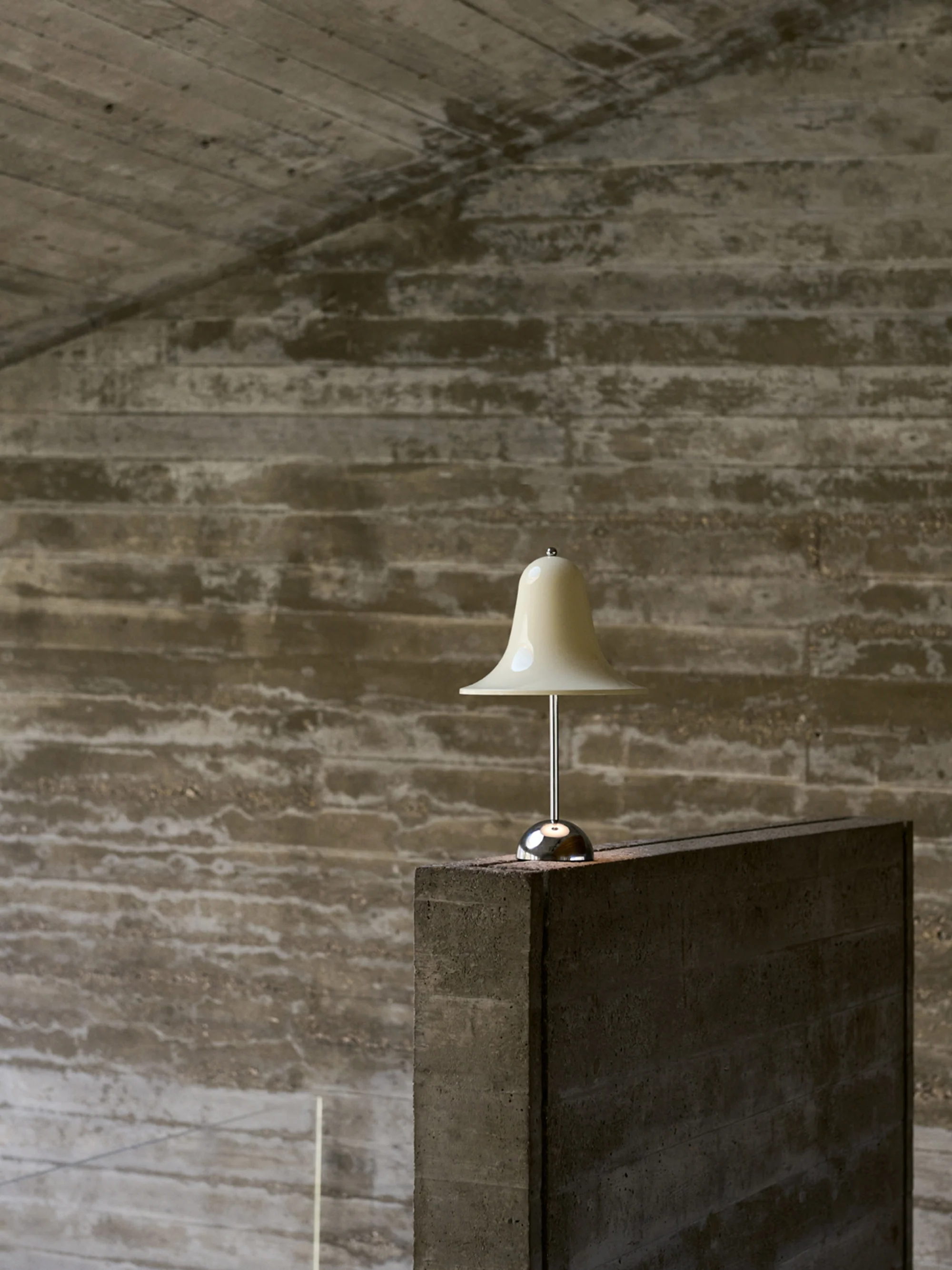 Kleine draagbare dimbare LED-tafellamp Pantop, Design Verner Panton