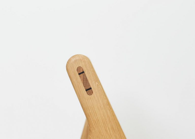 Gubi MR01 Initial fauteuil walnoot