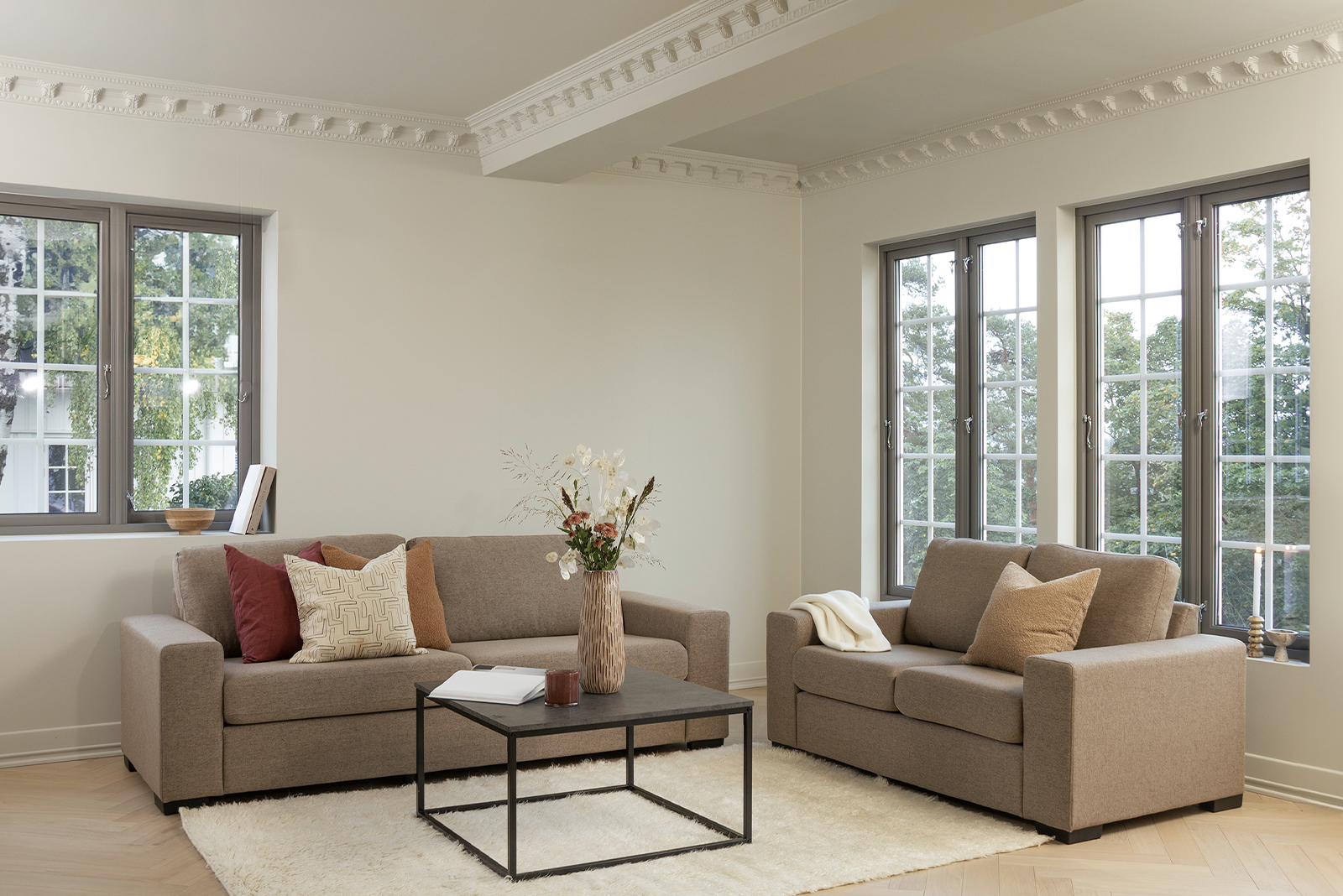 Max 3-seter sofa Tekstil Neve 16 beige/greige med sorte ben