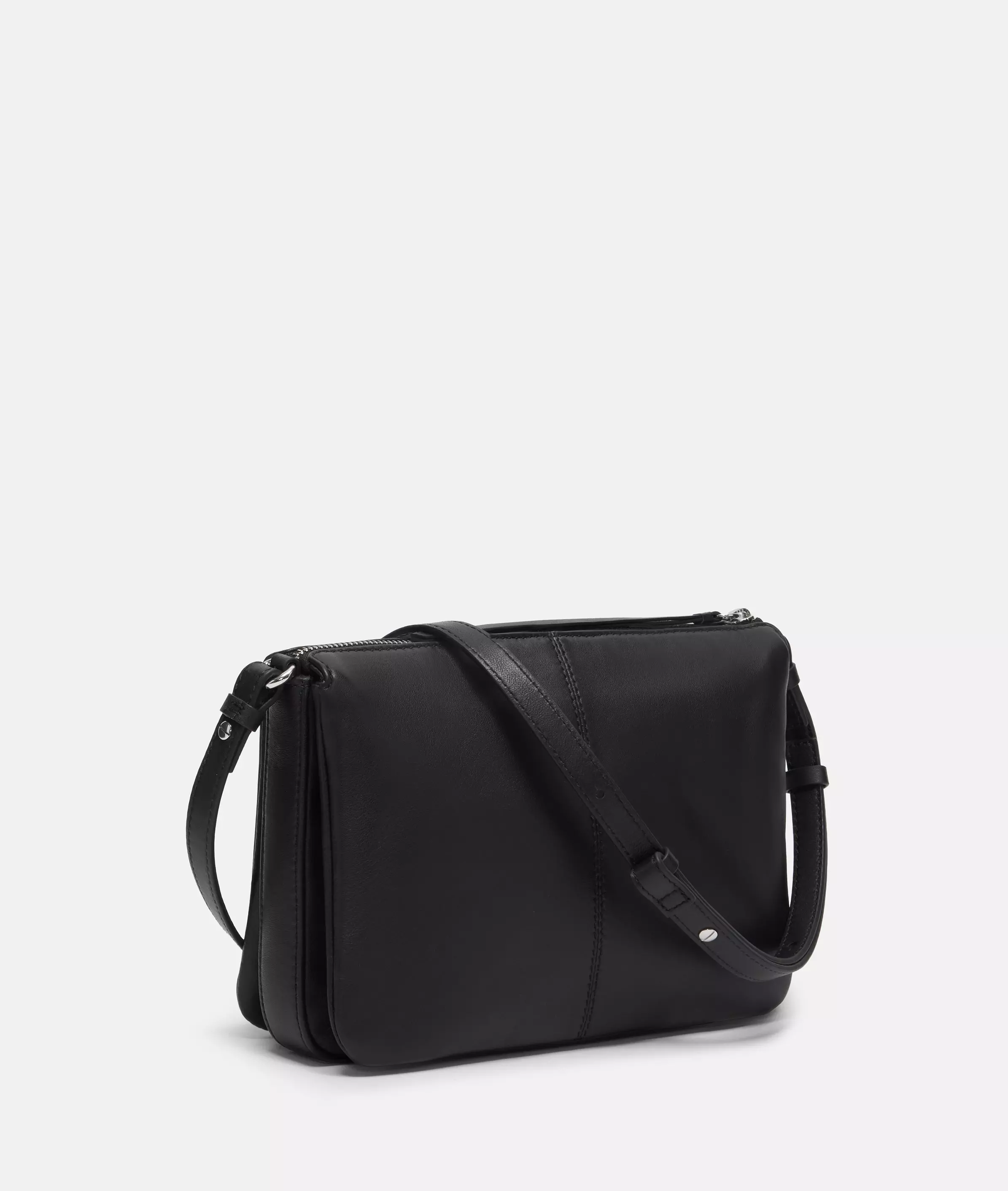 Crossbody Spacious crossbody bag made from soft sheepskin