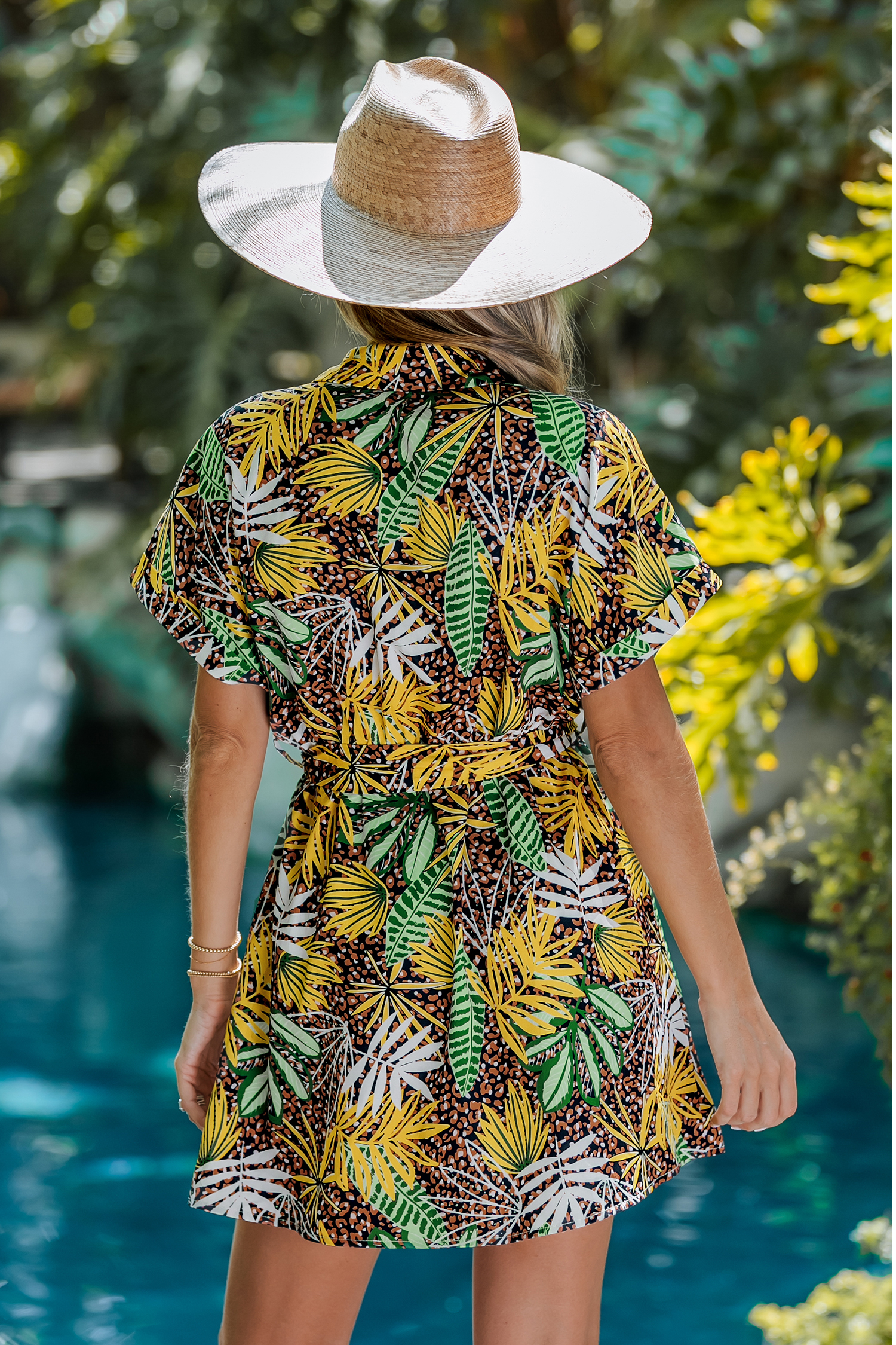 Robe avec ceinture à imprimé léopard et feuilles tropicales