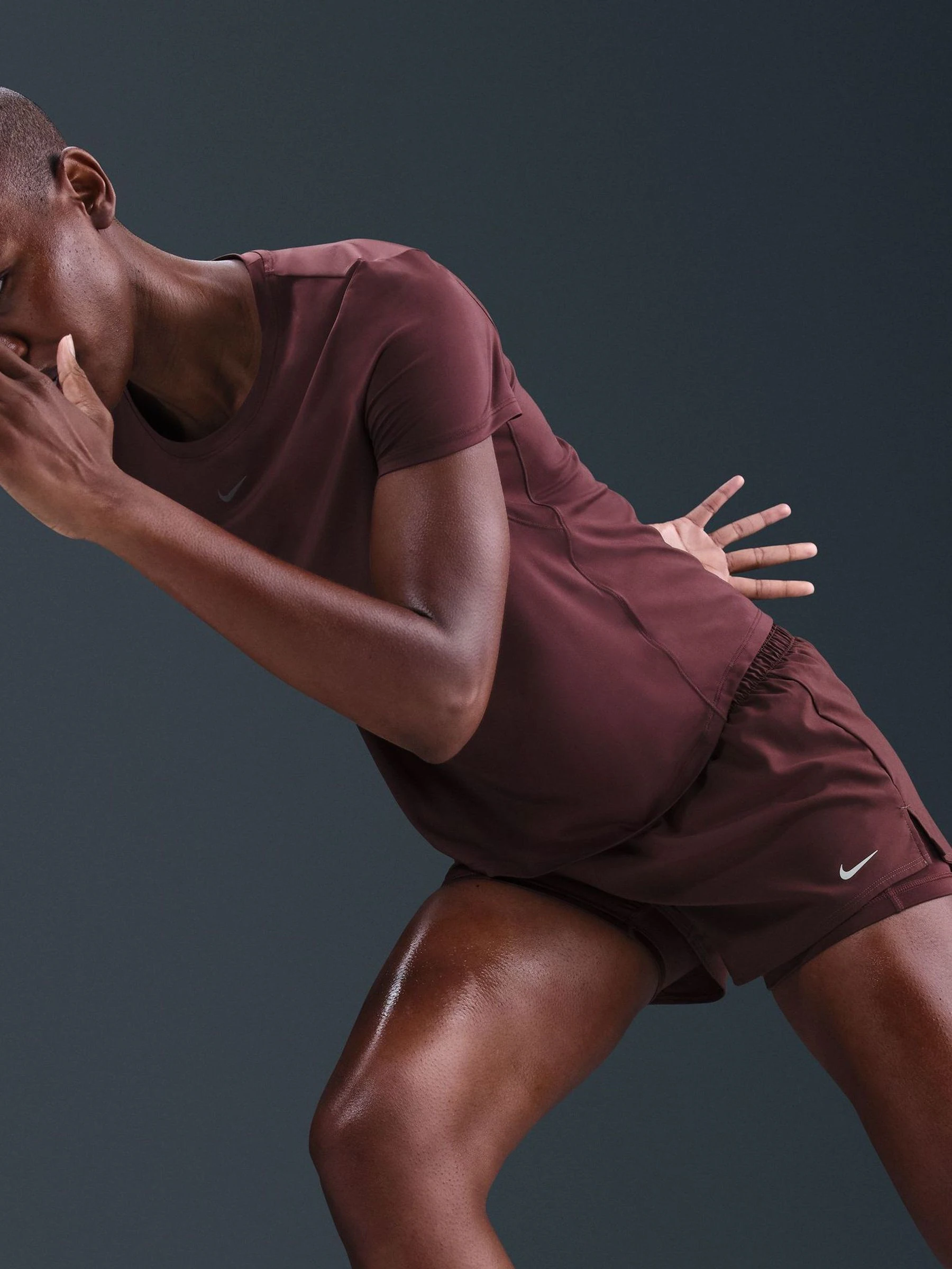 Bourgondië crush - Nike Dri-FIT One 3 Inch 2-In-1 shorts met halfhoge taille