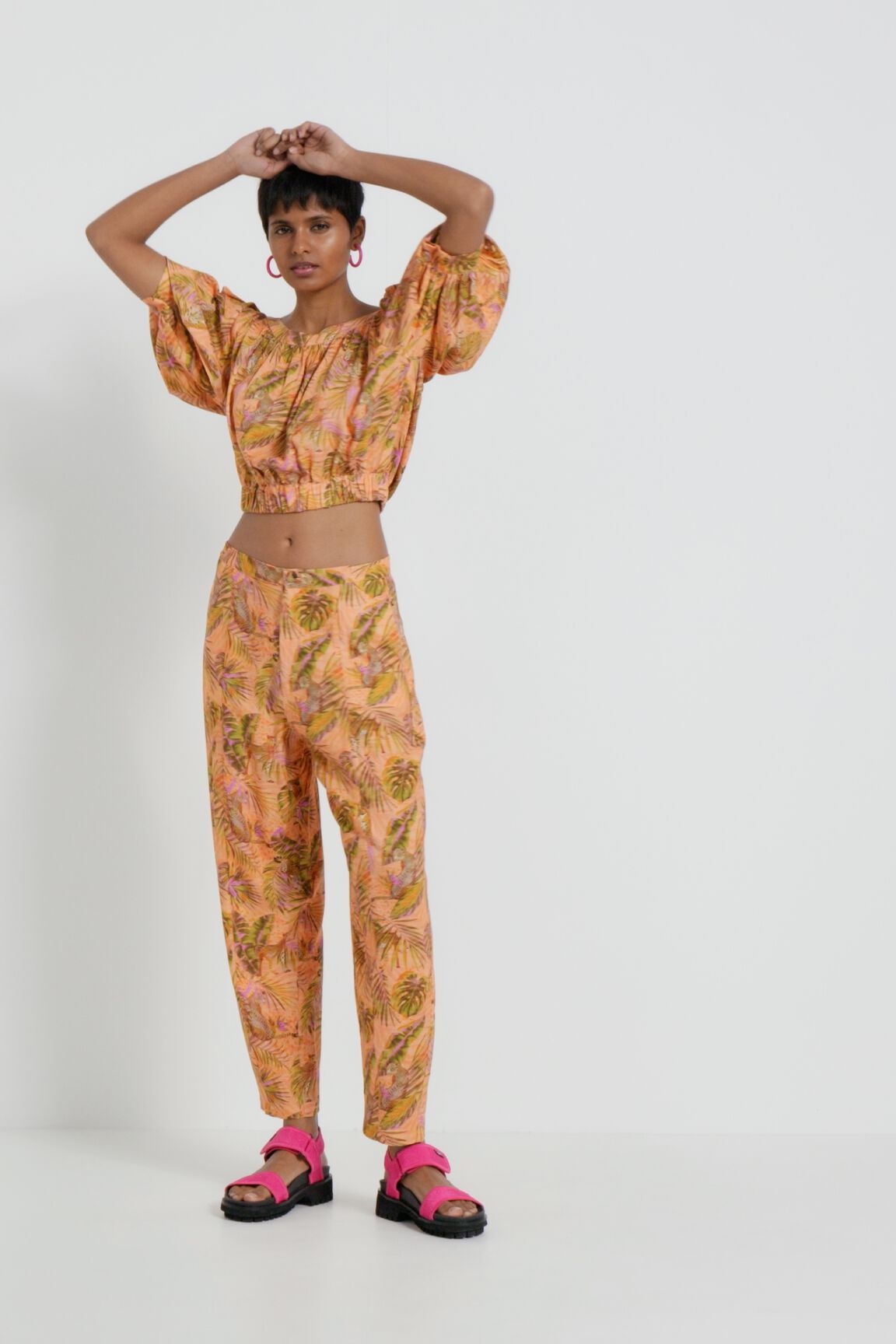 Blouse courte tropicale
