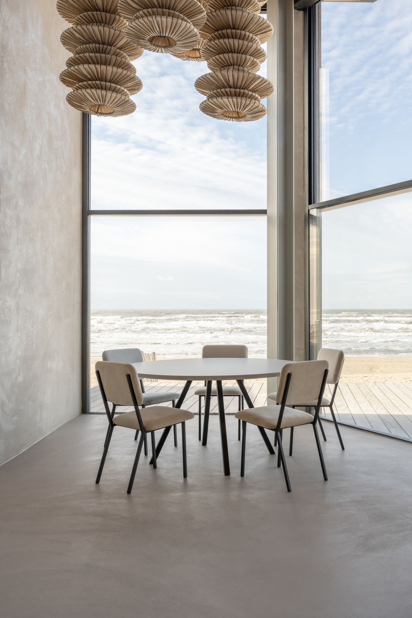 Studio HENK tafel New Classic Rond Quadpod, zwart frame - Smart Collectie ⌀160 | Eikenhout | Verjongde Rand | Frame Zwart