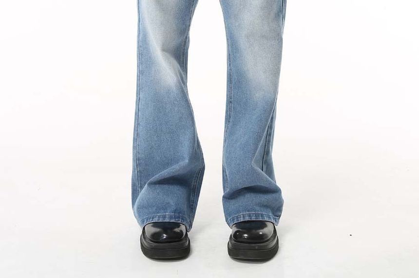 FAERIS - Gewassen denim jack met kraag en knopen / Mid rise flared jeans