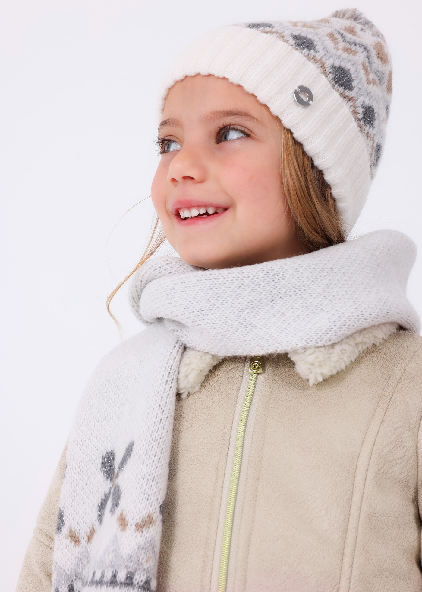Conjunto de cachecol e gorro jacquard para menina