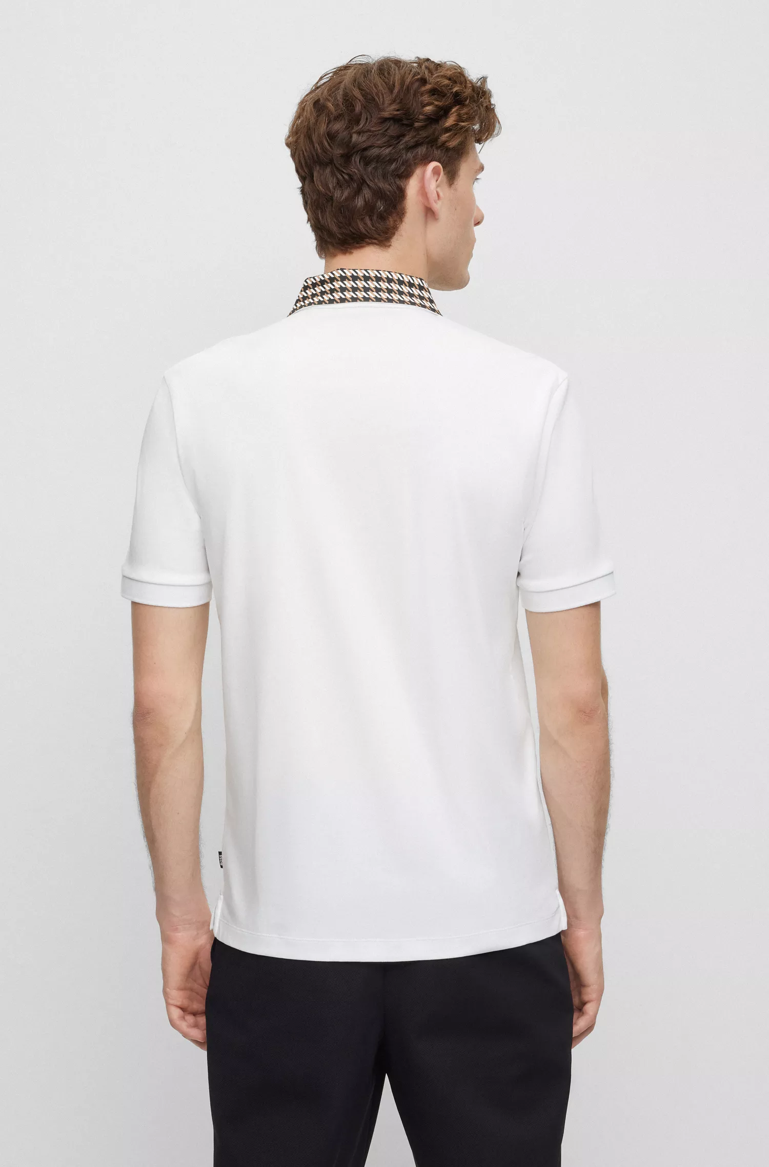 Camisa polo BOSS preta em algodão mercerizado com gola pied-de-poule.