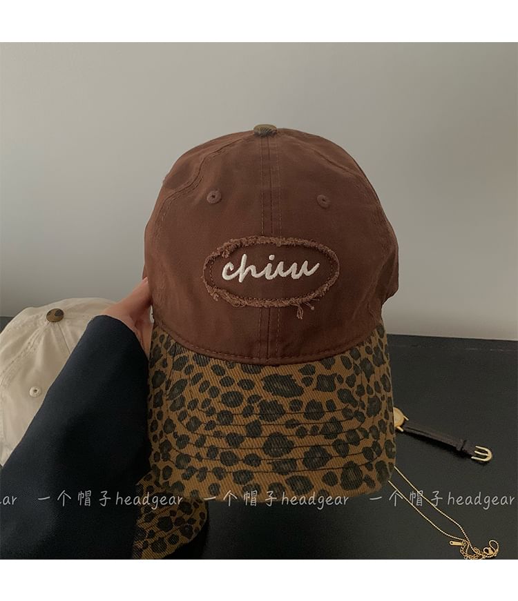 Alpha Kiss - Cap met luipaardprint en letters