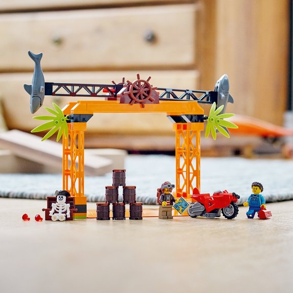 Défi de cascade : l’attaque des requins Lego City 60342