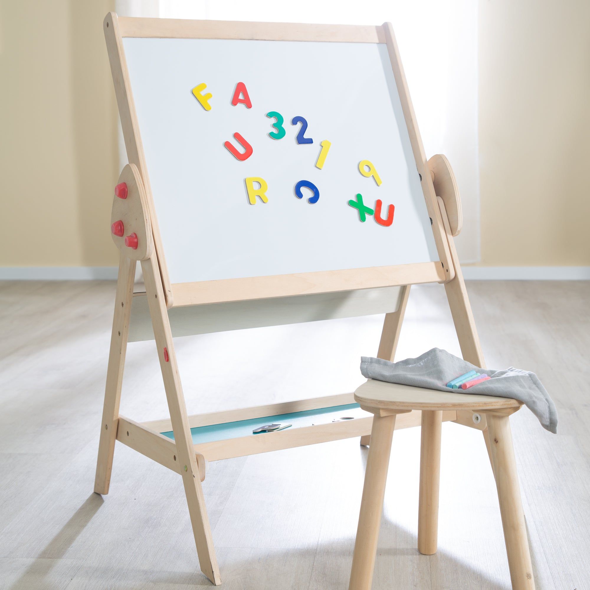 Standtafel mit Hocker