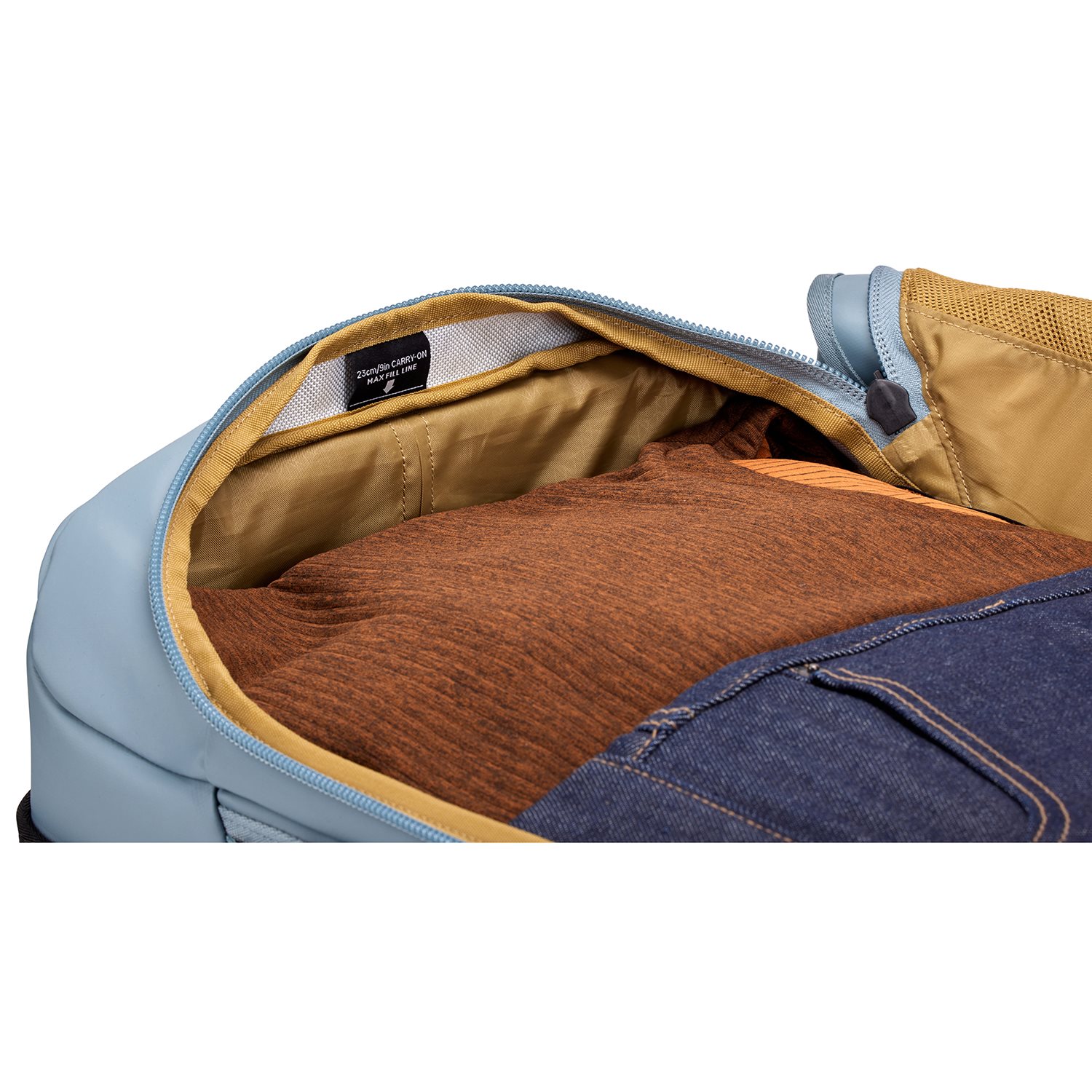 Thule Chasm Carryon 55cm Trolley pond