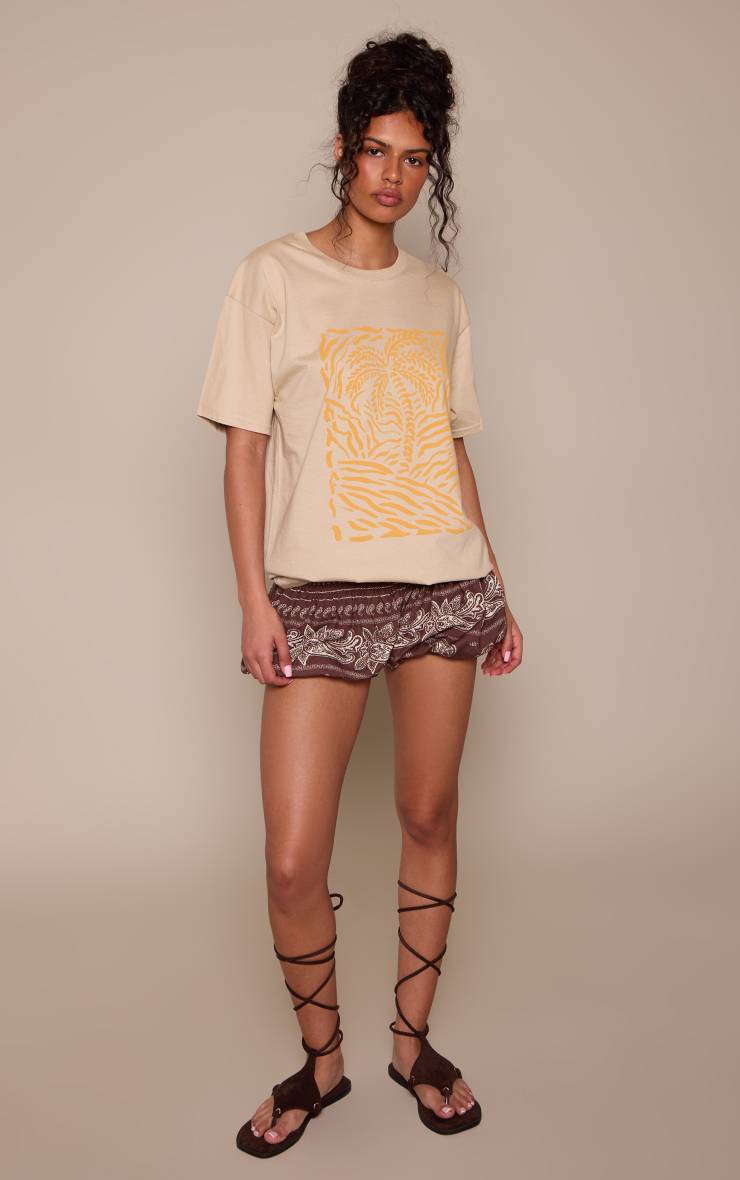 Sable T-shirt Oversize En Coton Avec Motif Graphique Palmier Abstrait