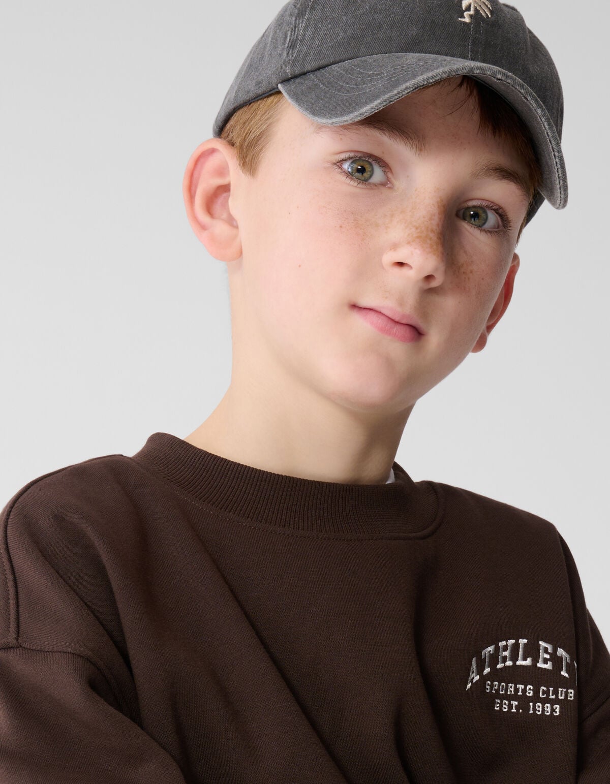 Athletic Artwork Sweater Donkerbruin