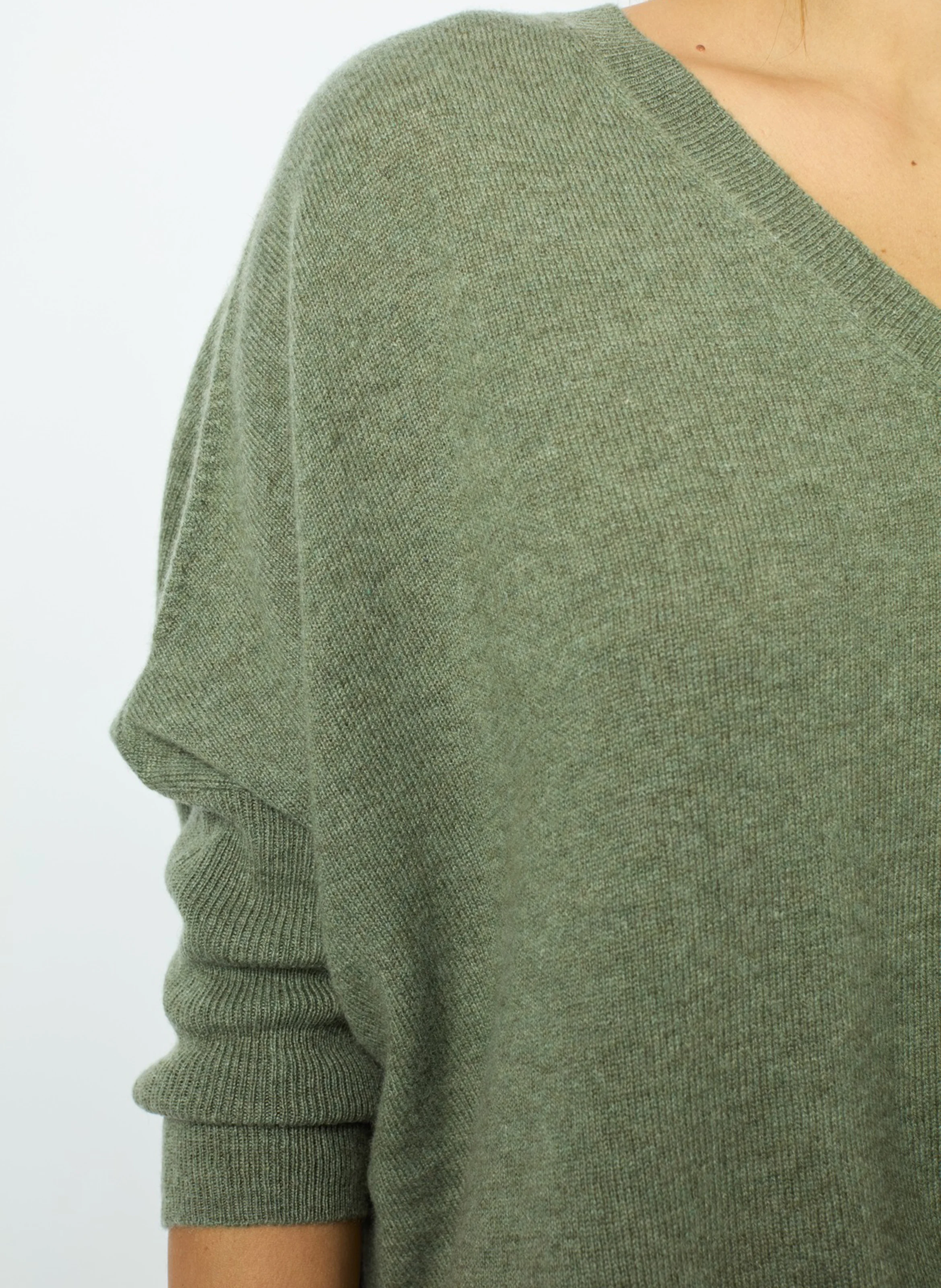 JOURDAN - Pull droit col V en cachemire | Kaki