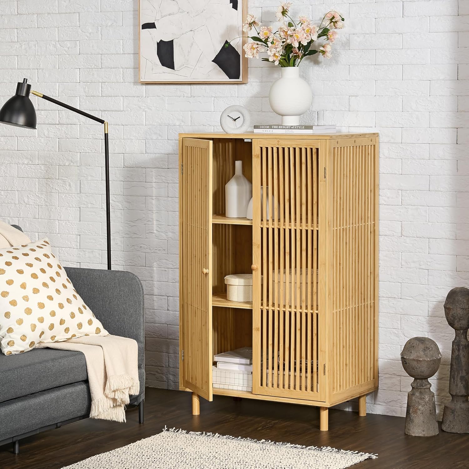 [en.casa] Beistellschrank Grong Mehrzweckschrank Wohnzimmerschrank 110 x 66 x 40 cm Kommode Aufbewahrungsschrank mit 2 Türen Schrank für Wohnzimmer 3 Ablagen Bambus Natur