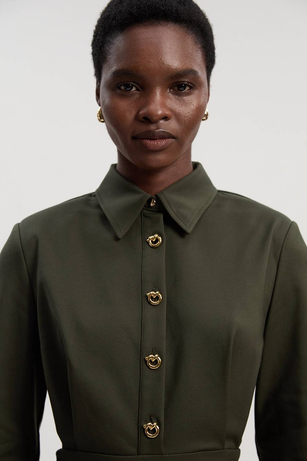 KarenMillen Robe Mini Tissée à Col en Coton Techno avec Détails de Quincaillerie Dorée