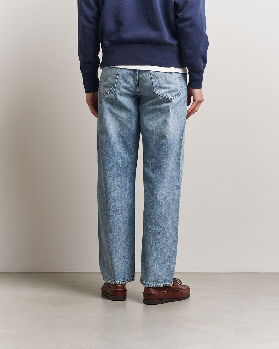 Levi's 568 Loose Straight Jeans At The Laundromat