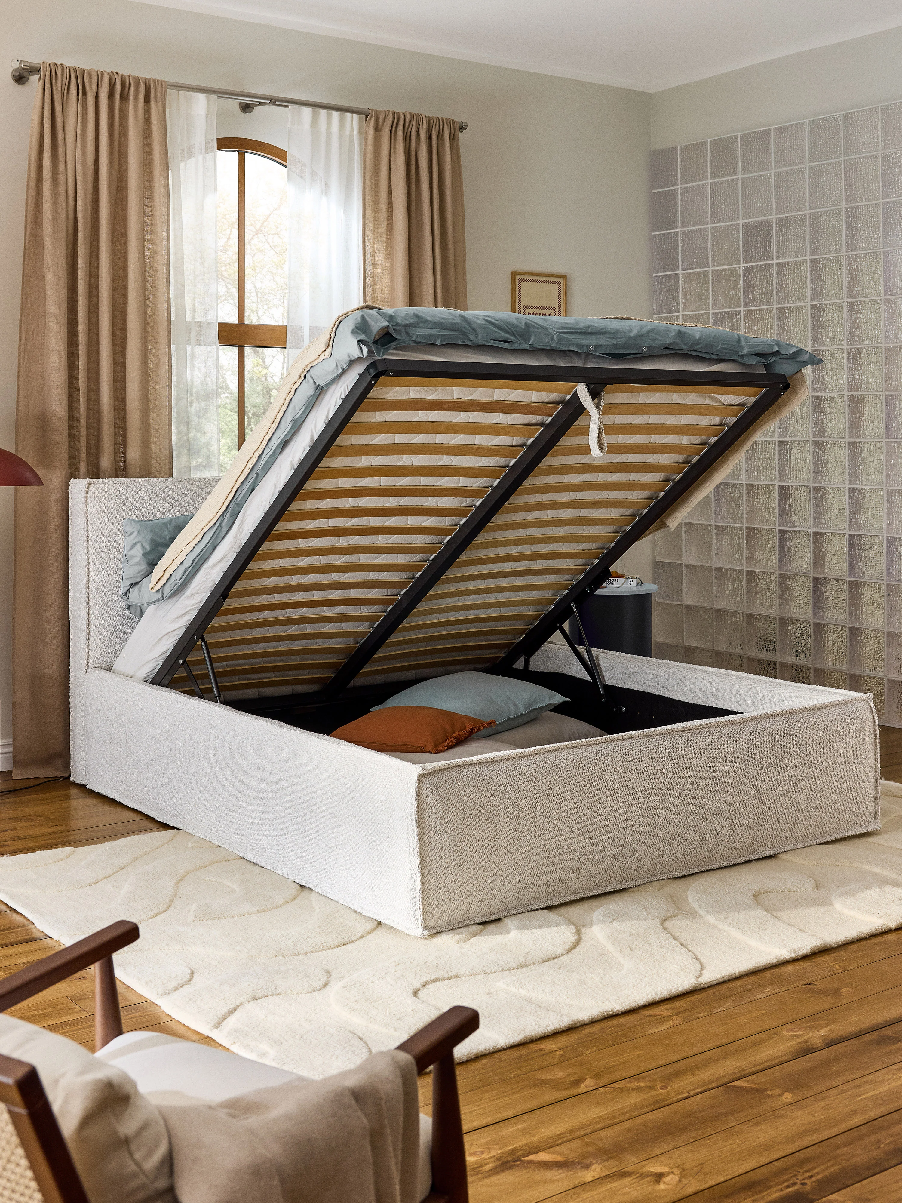 Bouclé gestoffeerd bed Dream met opbergruimte