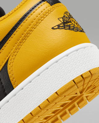 Air Jordan 1 Low Older Kids' Shoes