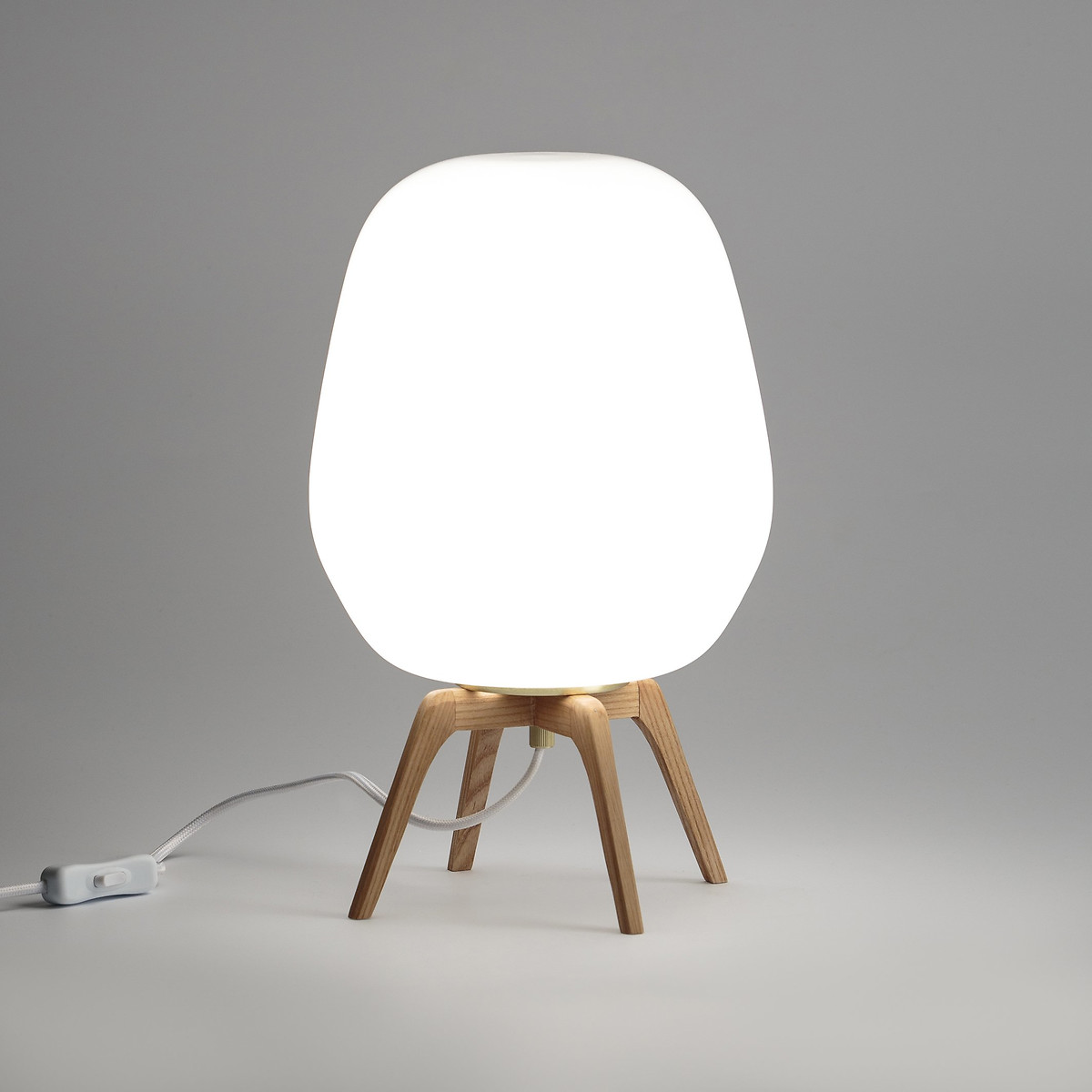 LA REDOUTE INTERIEURS<br>Candeeiro de mesa em madeira e vidro opalino, Boldo