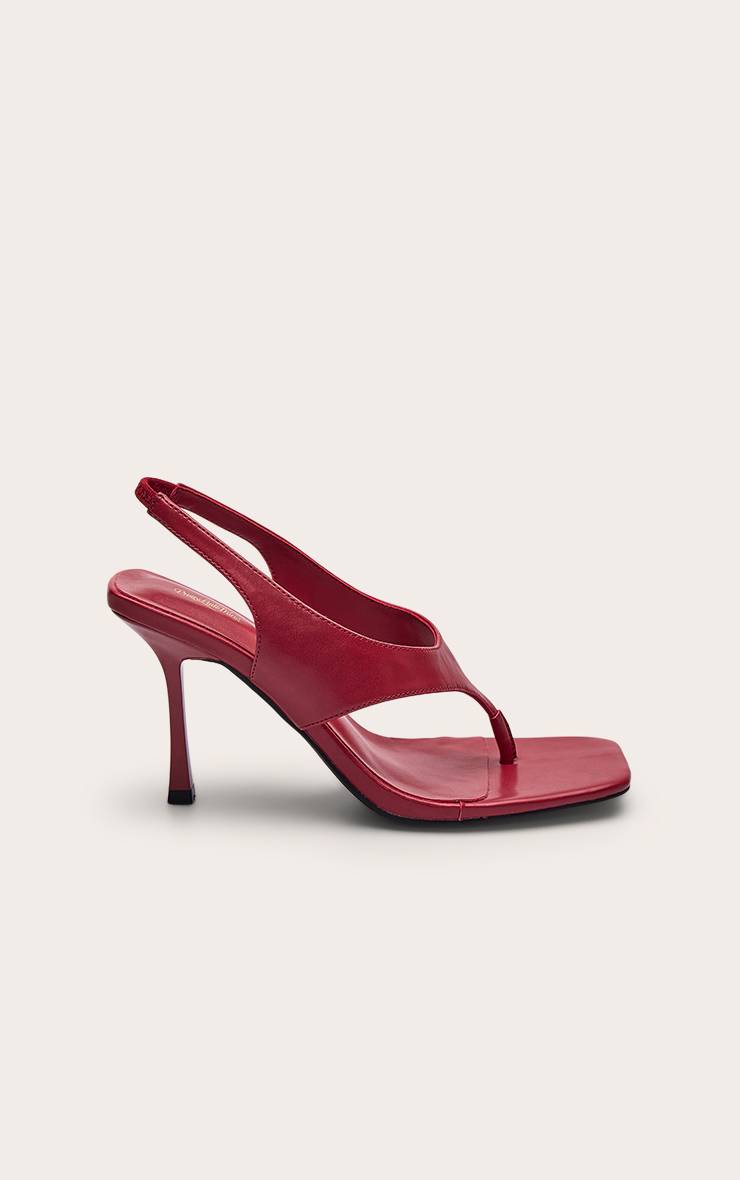 Cherry Red Sandales À Talon Mi-haut En Synthétiquecuir Avec Bride Entre Les Orteils Coupe Large