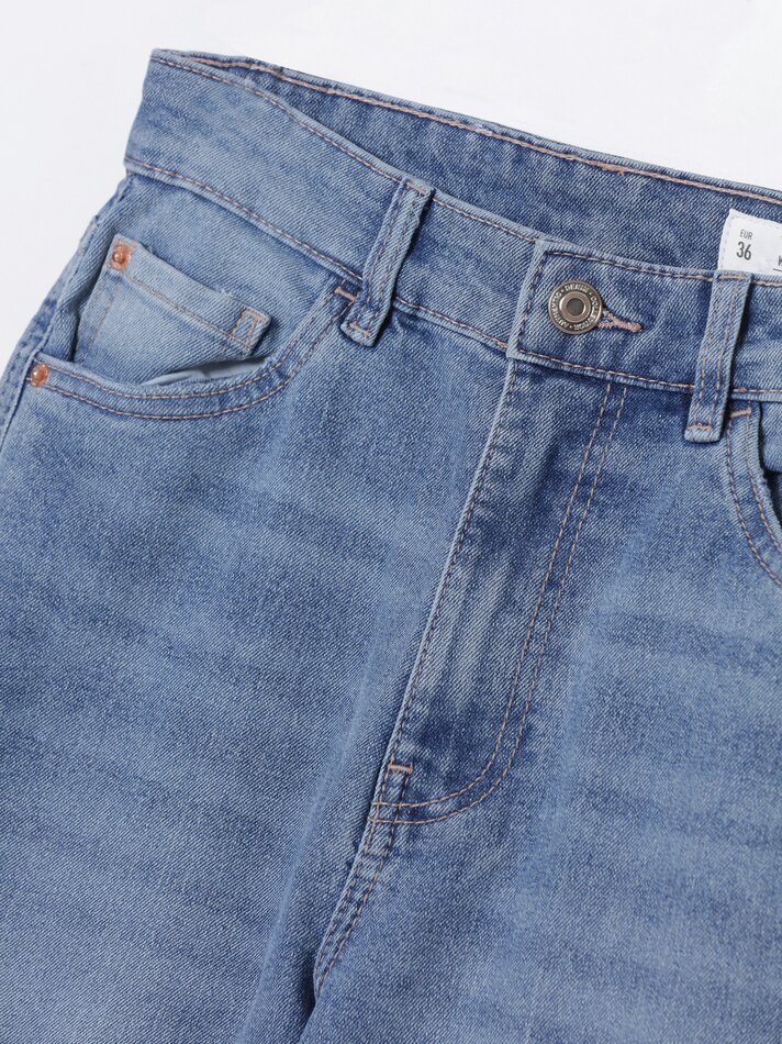 Calça jeans flare curta - Azul claro