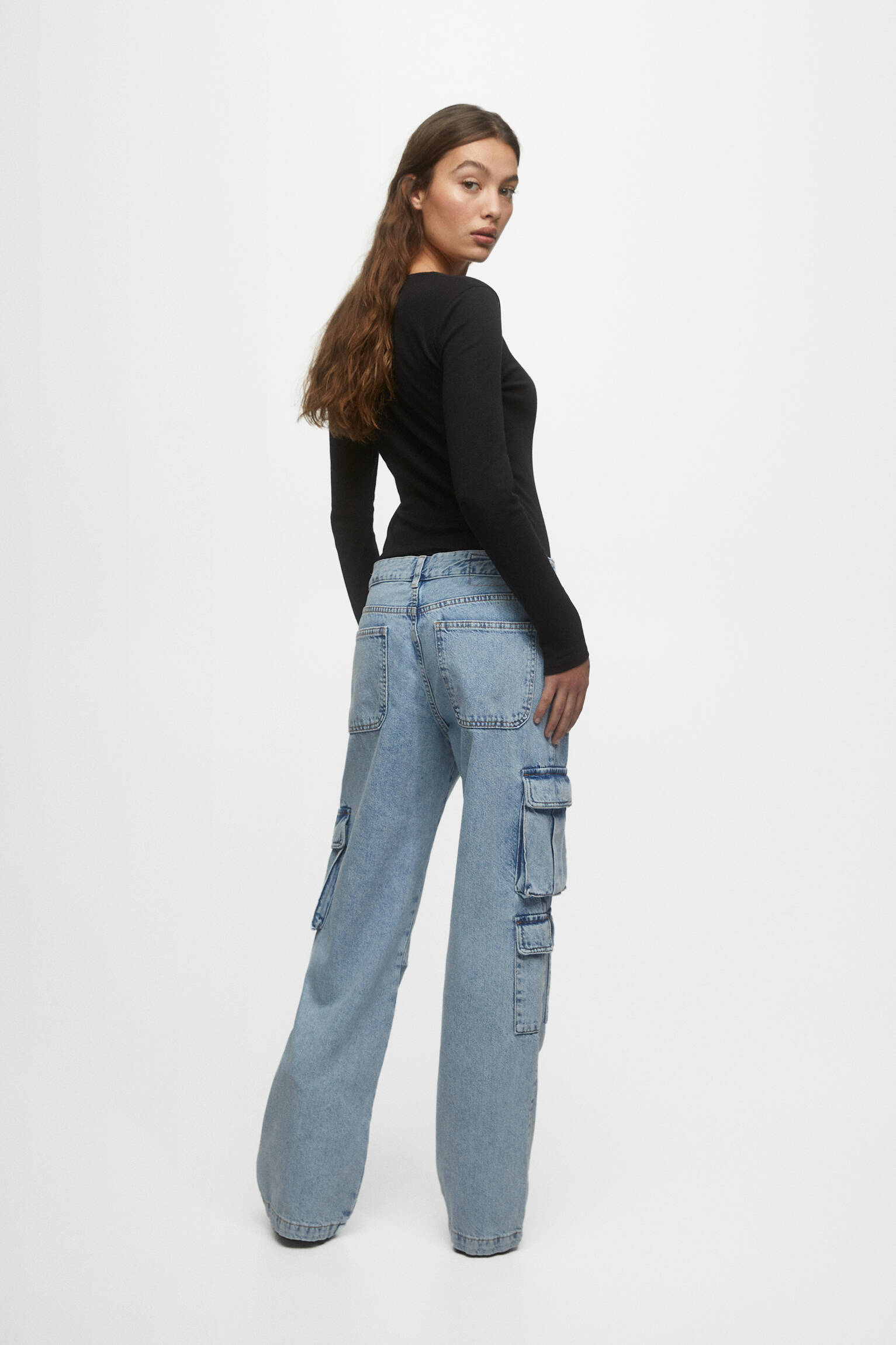 Calça jeans cargo de cintura baixa - azul médio