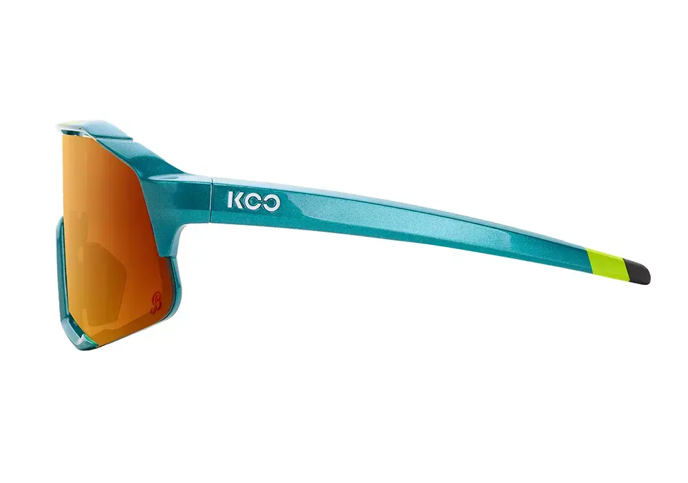 KOO Demos Bora Sport Zonnebril Metallic Green met Red Mirror Lens