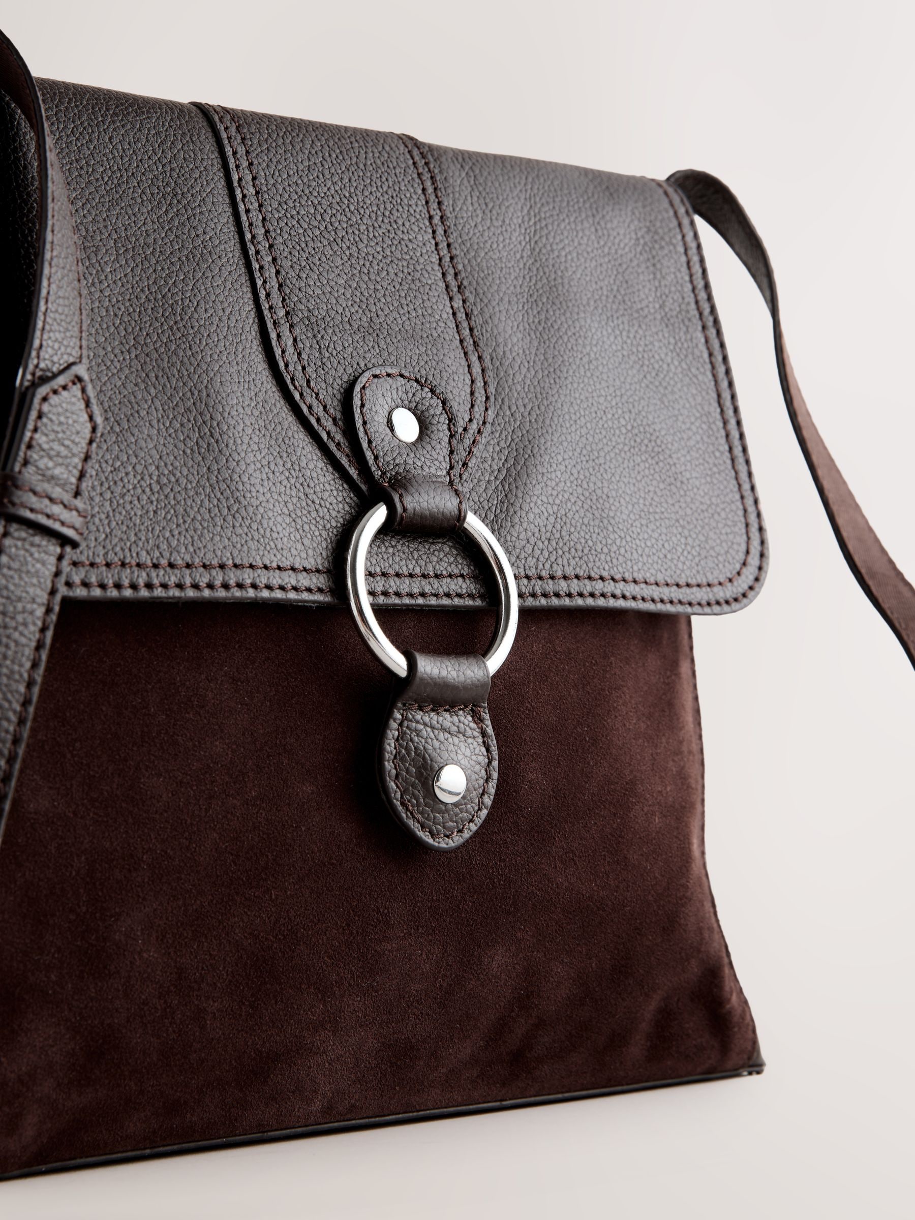 Chocoladebruin - Leren messenger-tas met vak
